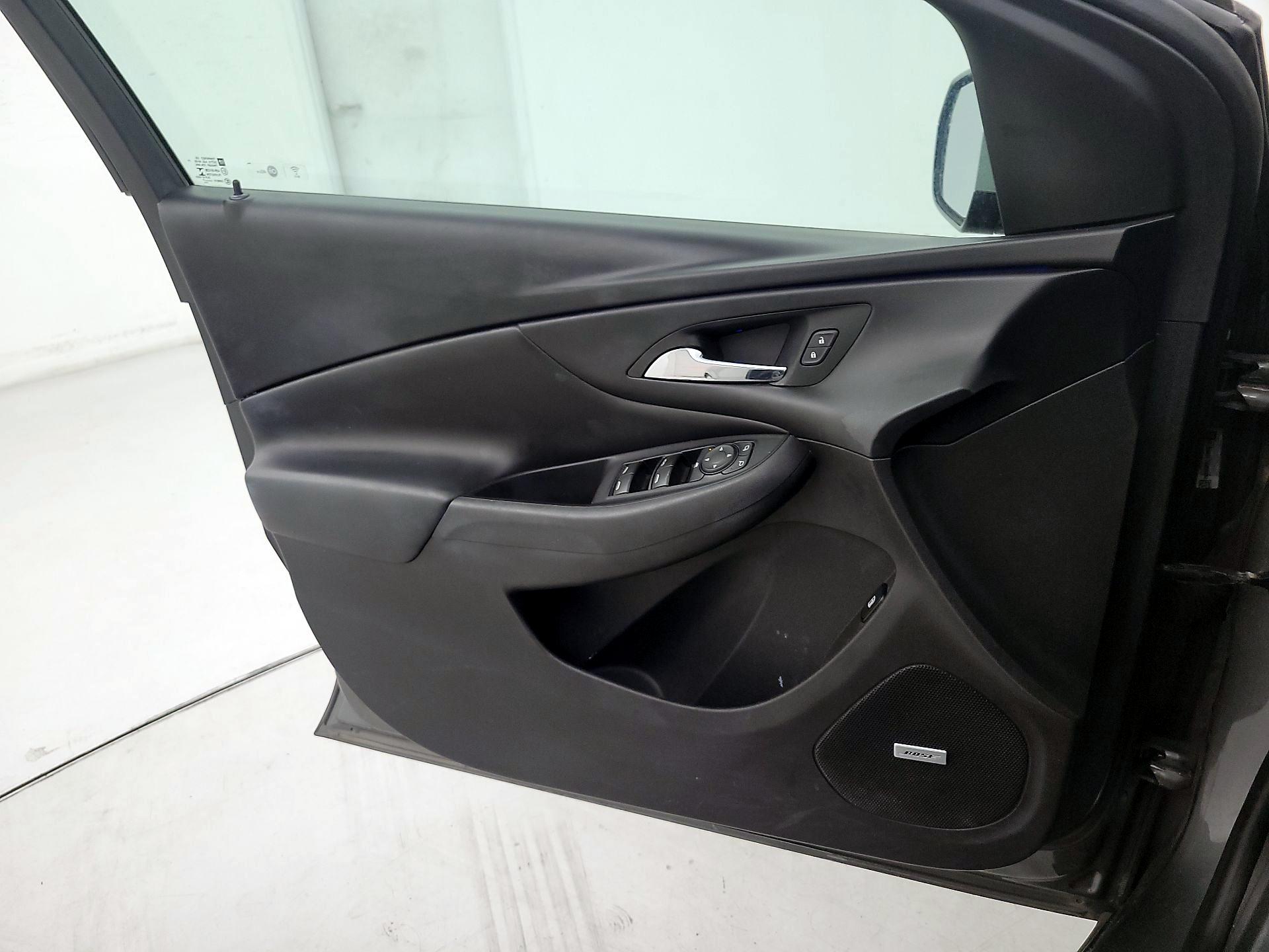 Thumbnail: 2017 Chevrolet Volt - 12