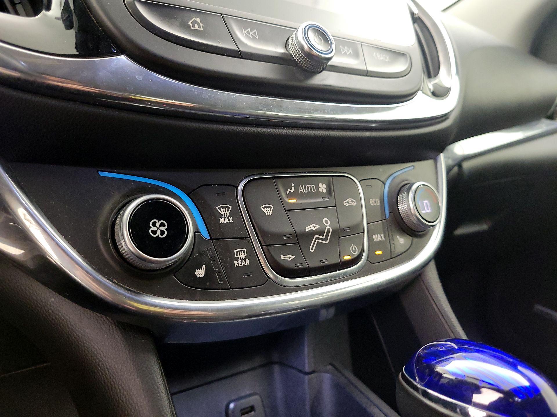 Thumbnail: 2017 Chevrolet Volt - 17