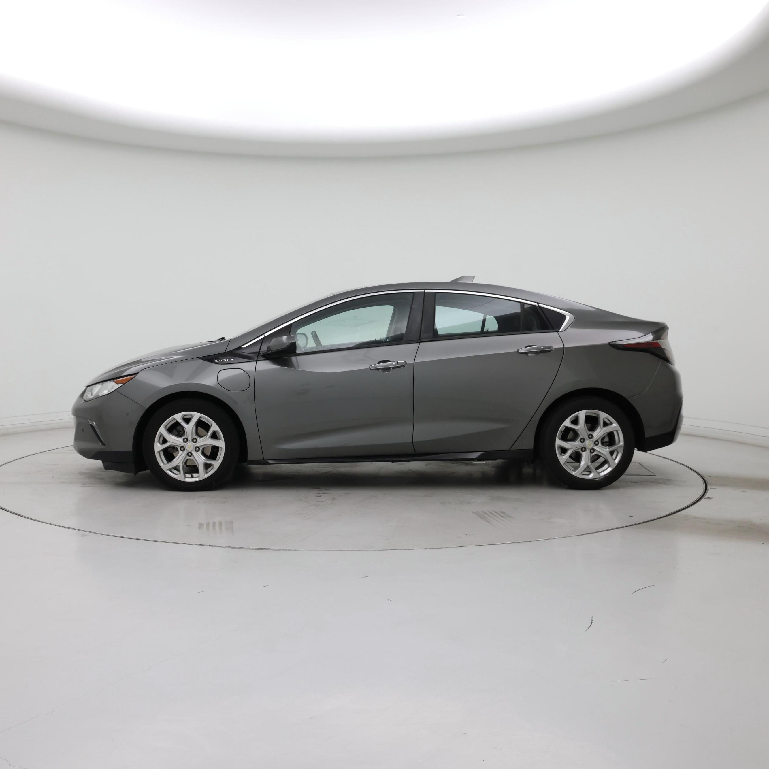Thumbnail: 2017 Chevrolet Volt - 3