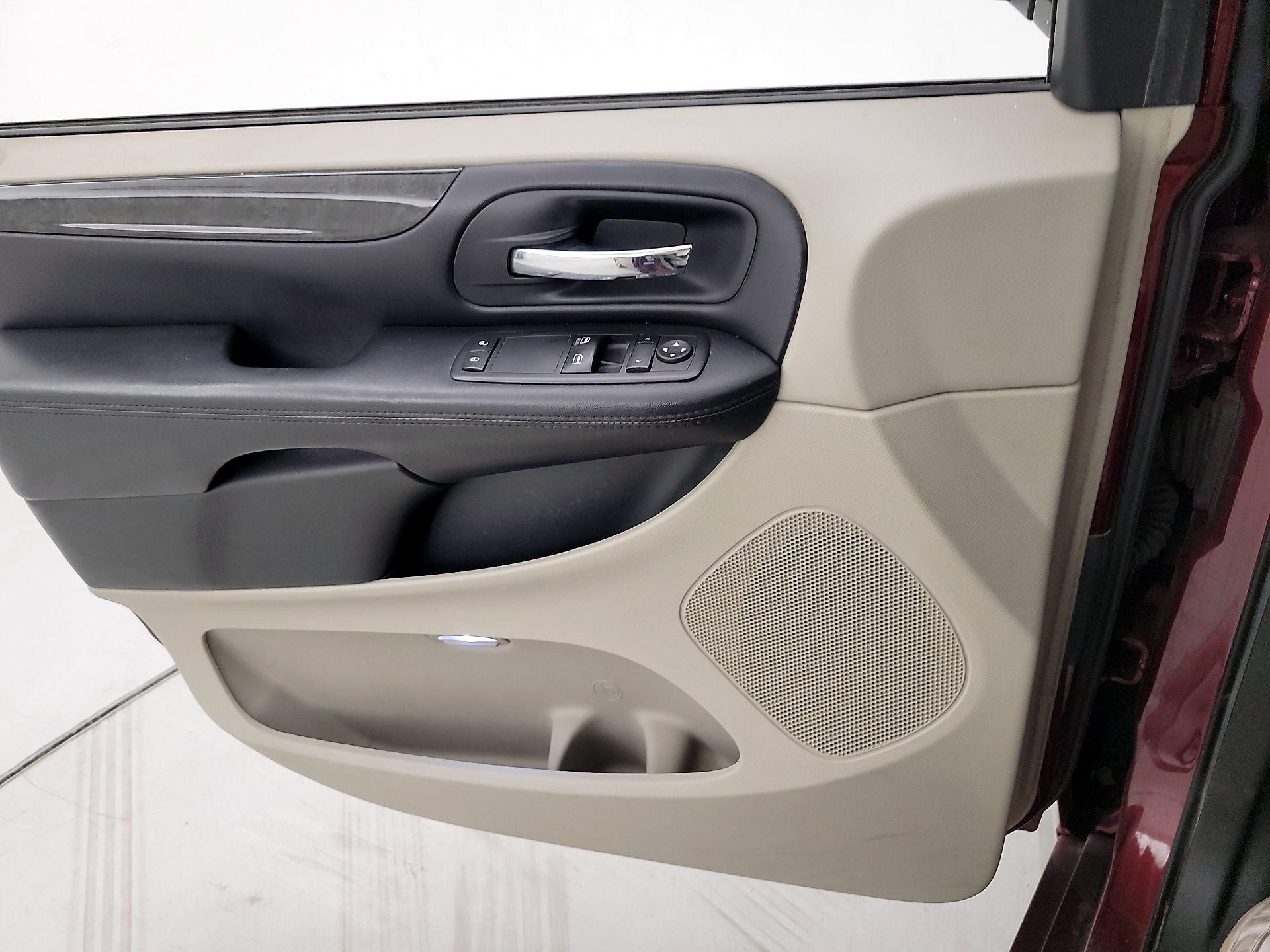Thumbnail: 2016 Dodge Grand Caravan - 12