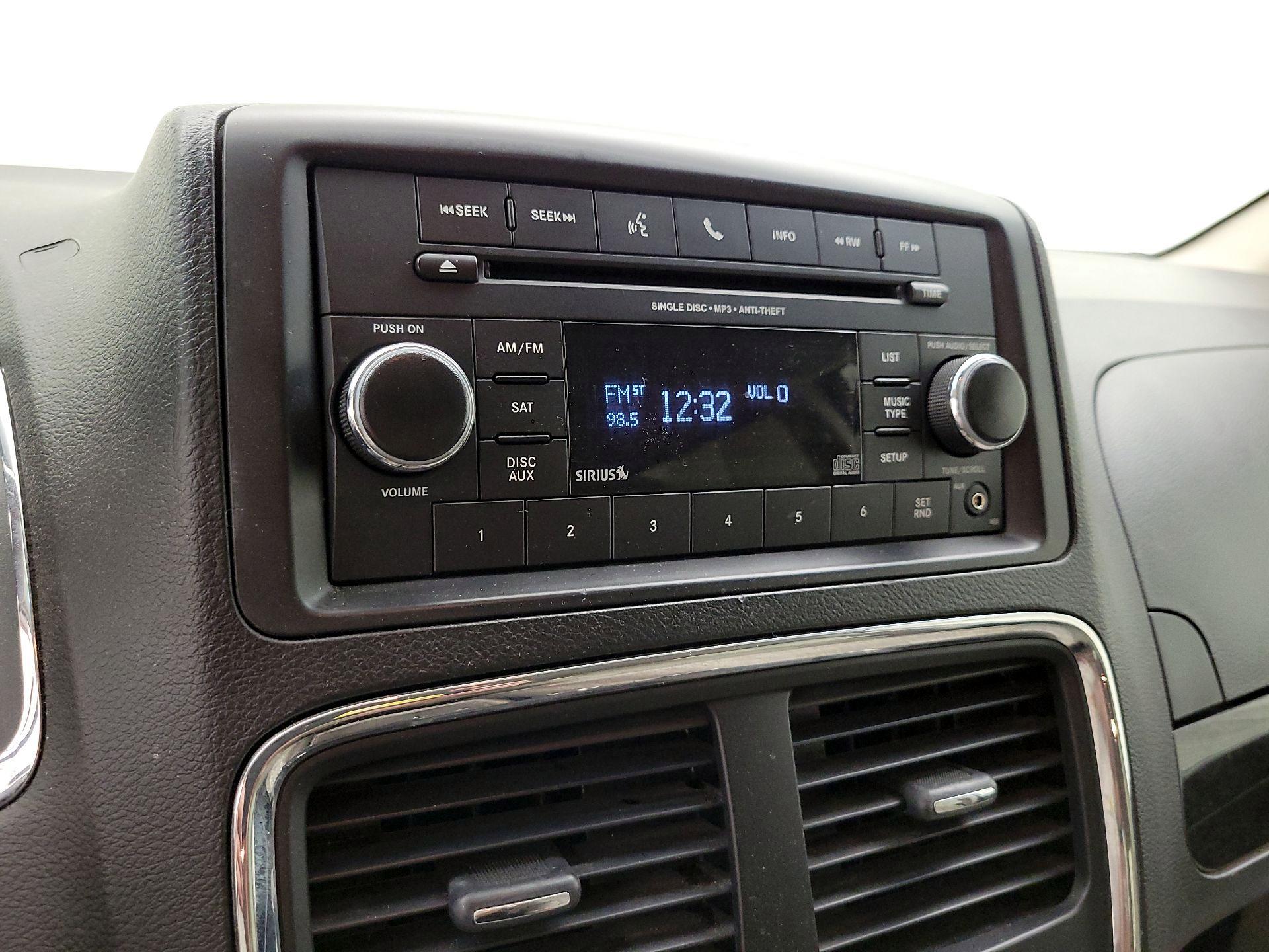 Thumbnail: 2016 Dodge Grand Caravan - 13