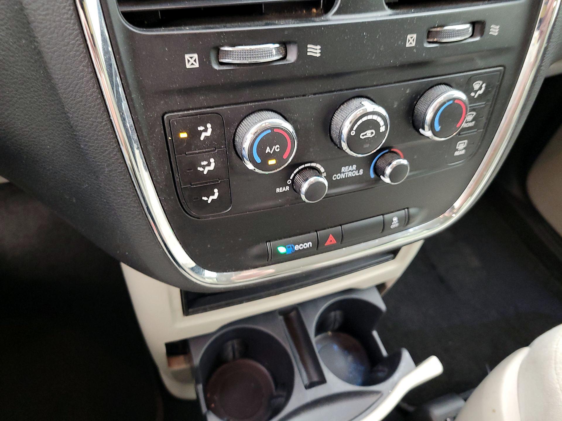 Thumbnail: 2016 Dodge Grand Caravan - 14