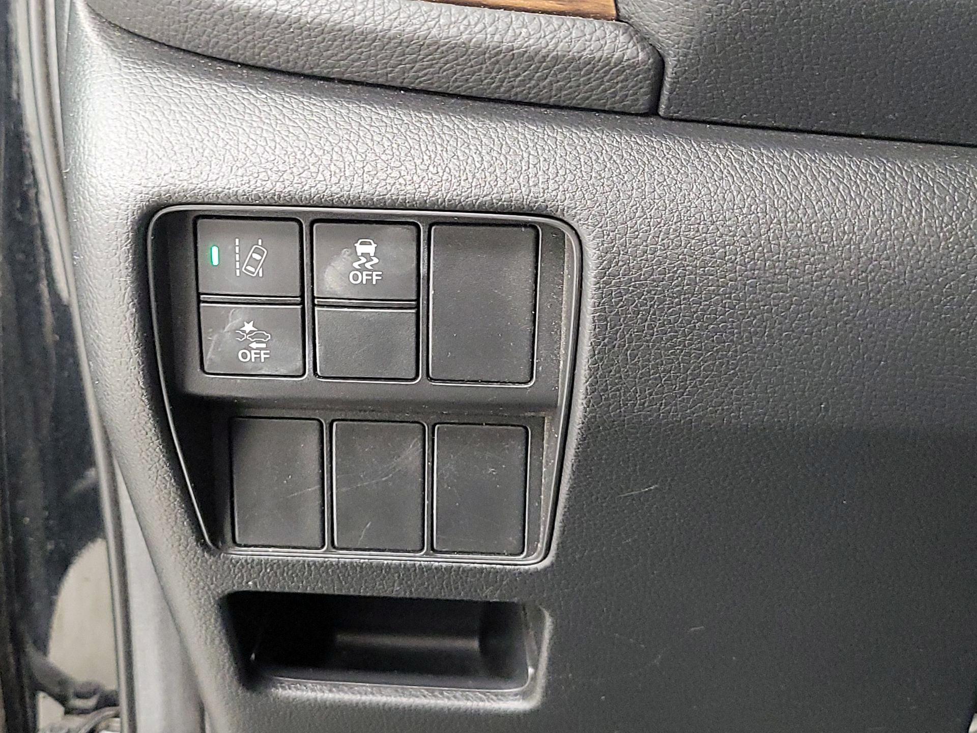 Thumbnail: 2017 Honda CR-V - 13