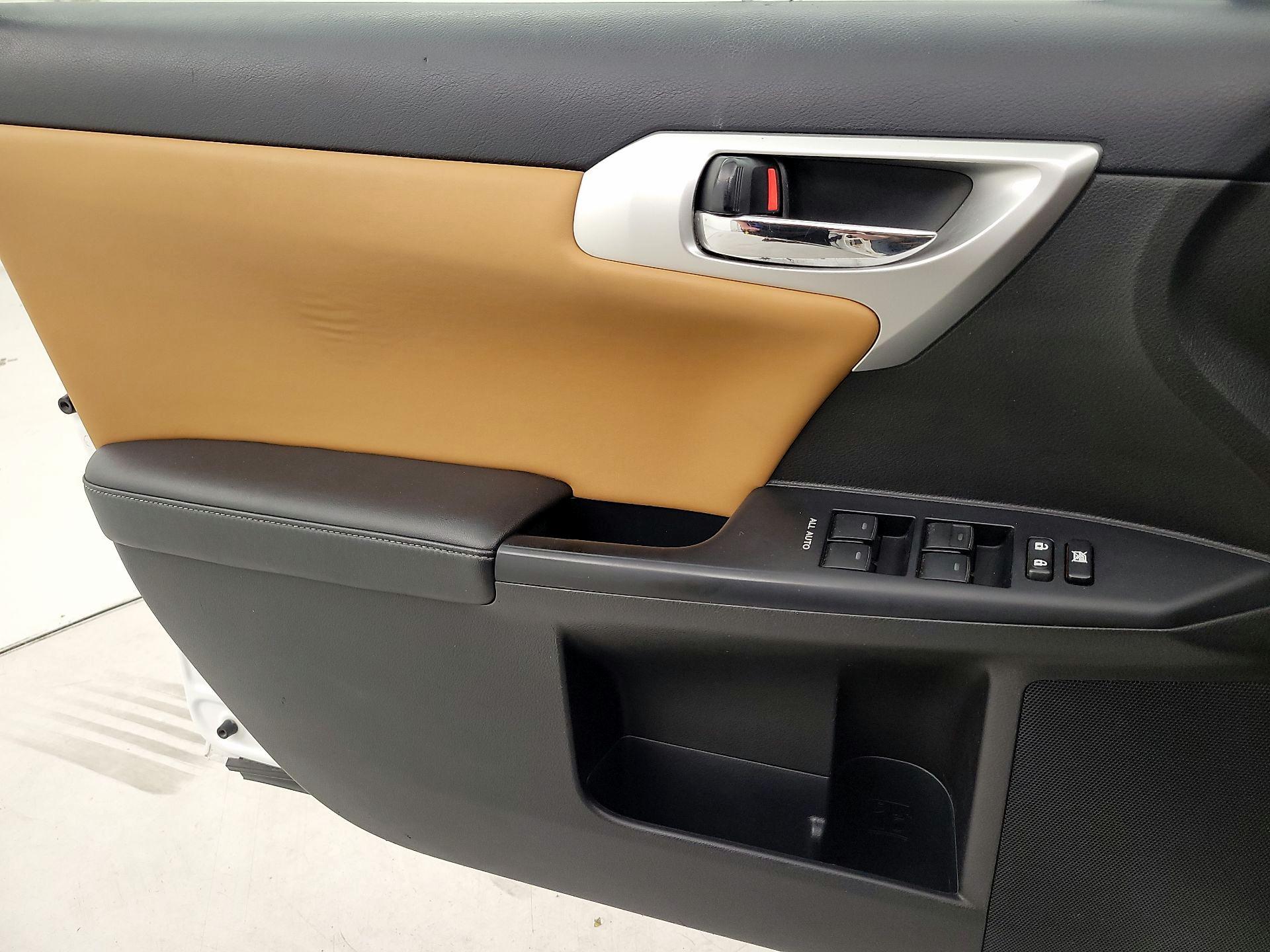 Thumbnail: 2013 Lexus CT - 12