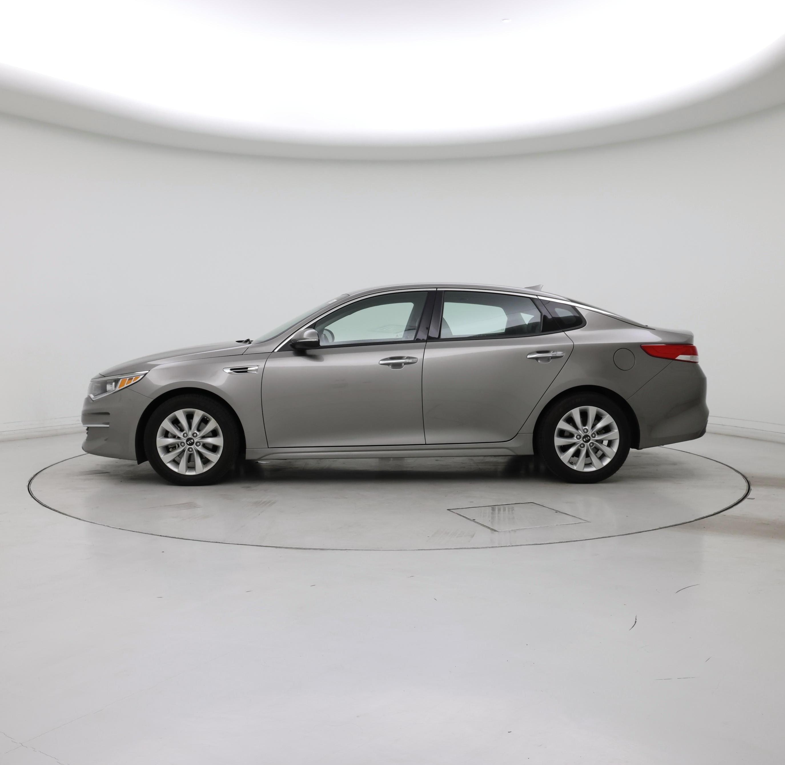 Thumbnail: 2018 Kia Optima - 3
