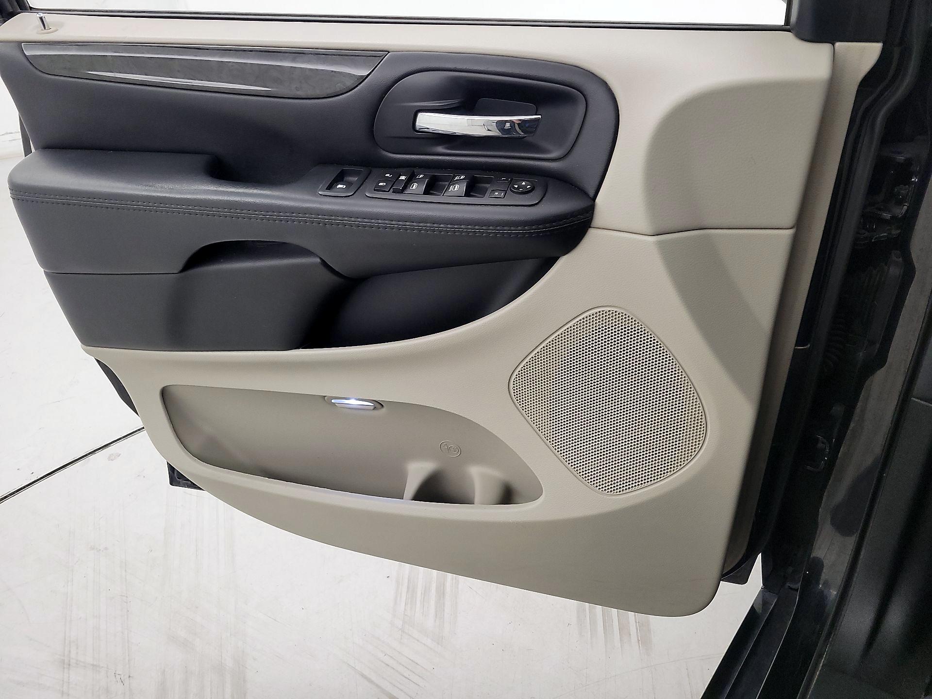 Thumbnail: 2018 Dodge Grand Caravan - 12