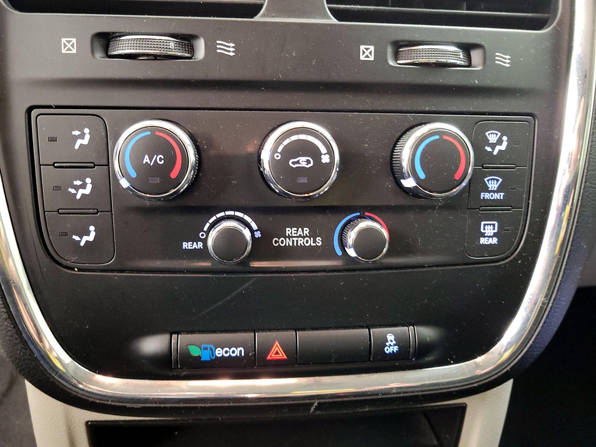 Thumbnail: 2018 Dodge Grand Caravan - 16