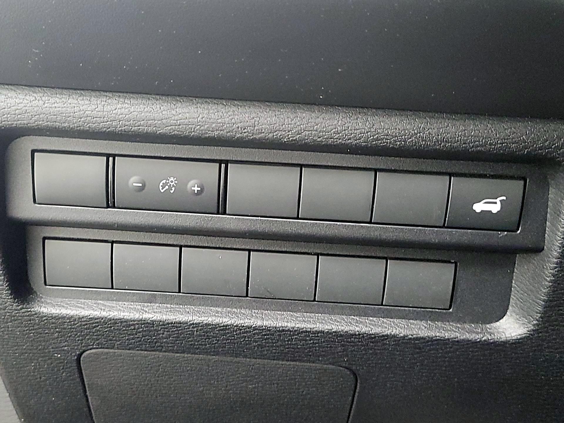 Thumbnail: 2023 Mitsubishi Outlander - 13