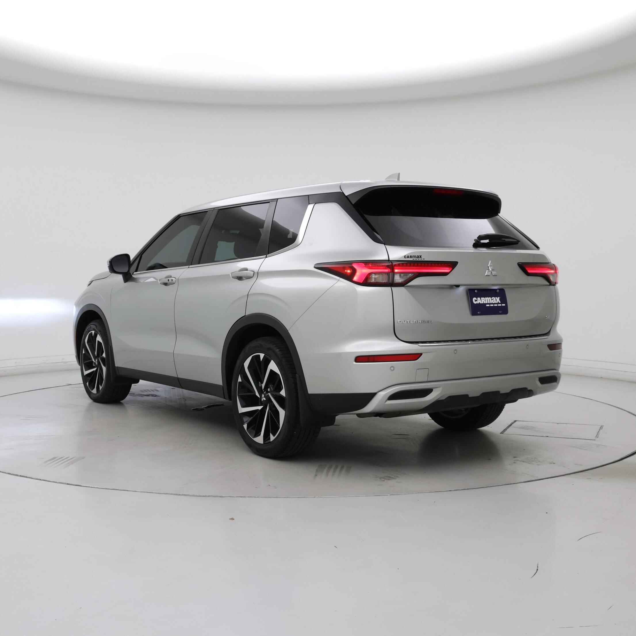 Thumbnail: 2023 Mitsubishi Outlander - 2