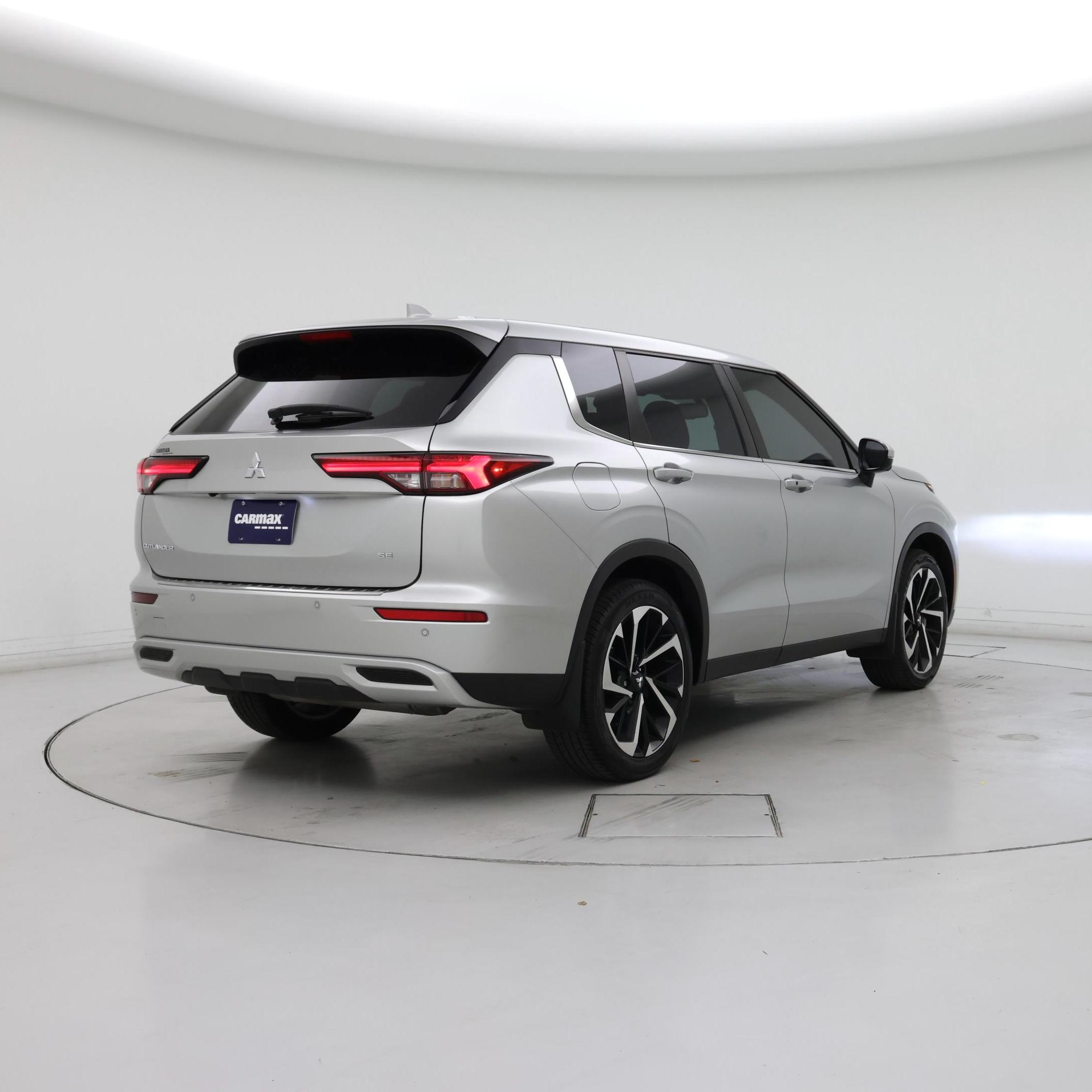 Thumbnail: 2023 Mitsubishi Outlander - 8
