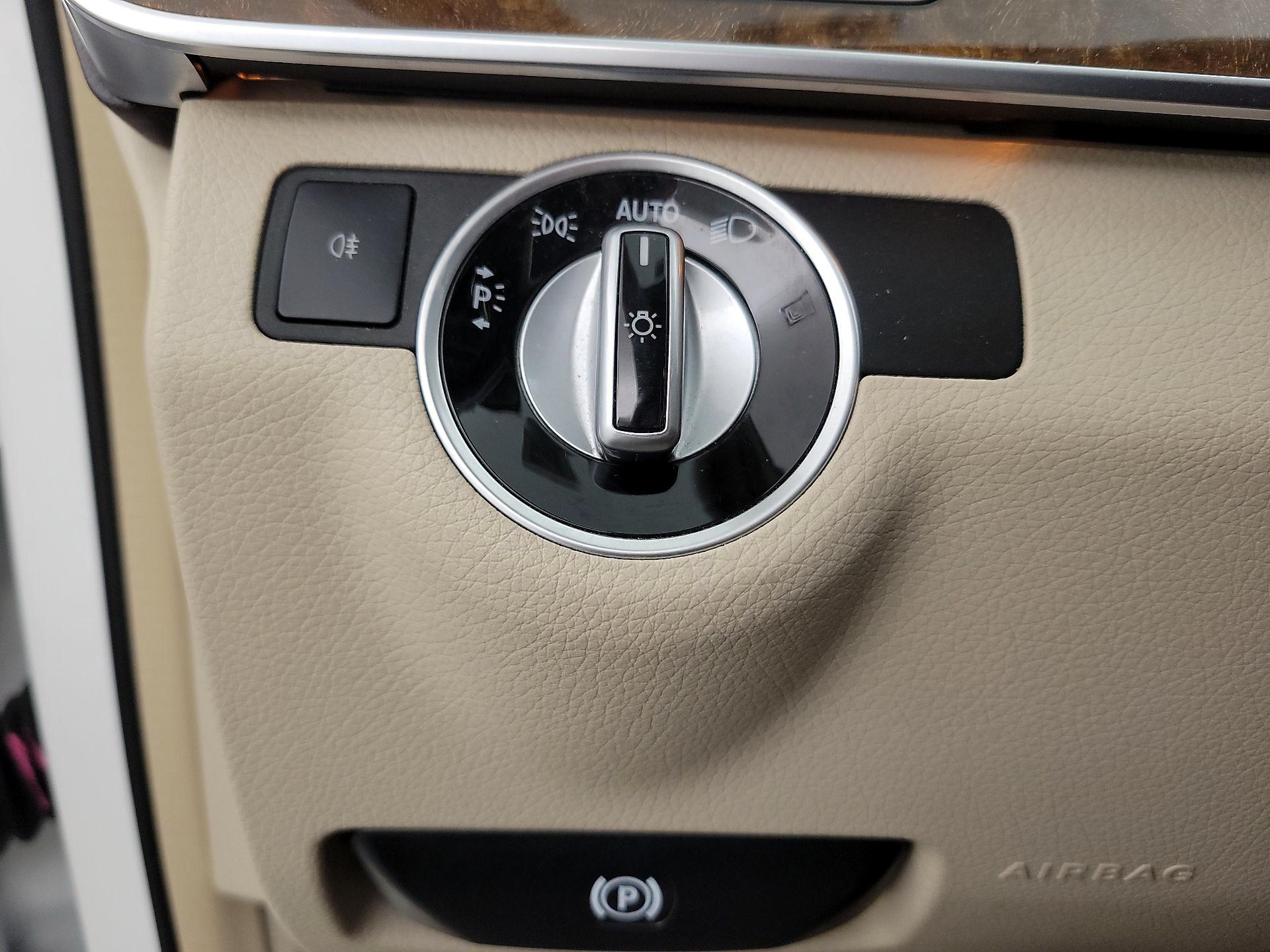 Thumbnail: 2016 Mercedes-Benz E-Class - 13