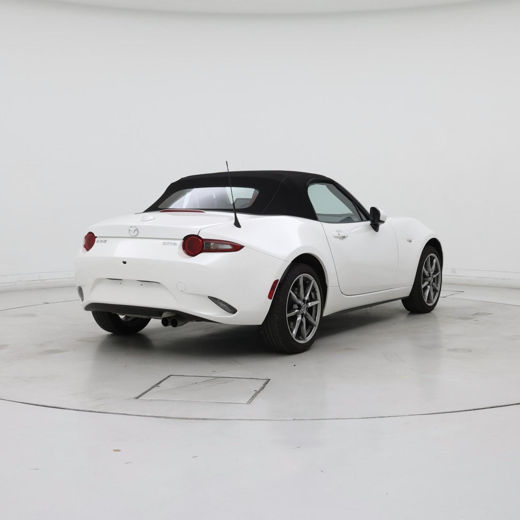Thumbnail: 2023 Mazda MX-5 Miata - 8