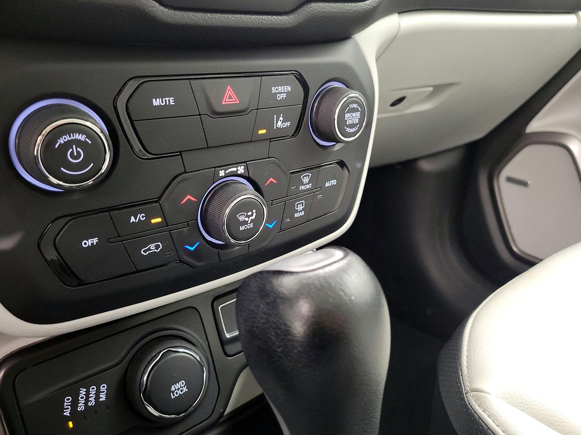Thumbnail: 2021 Jeep Renegade - 17