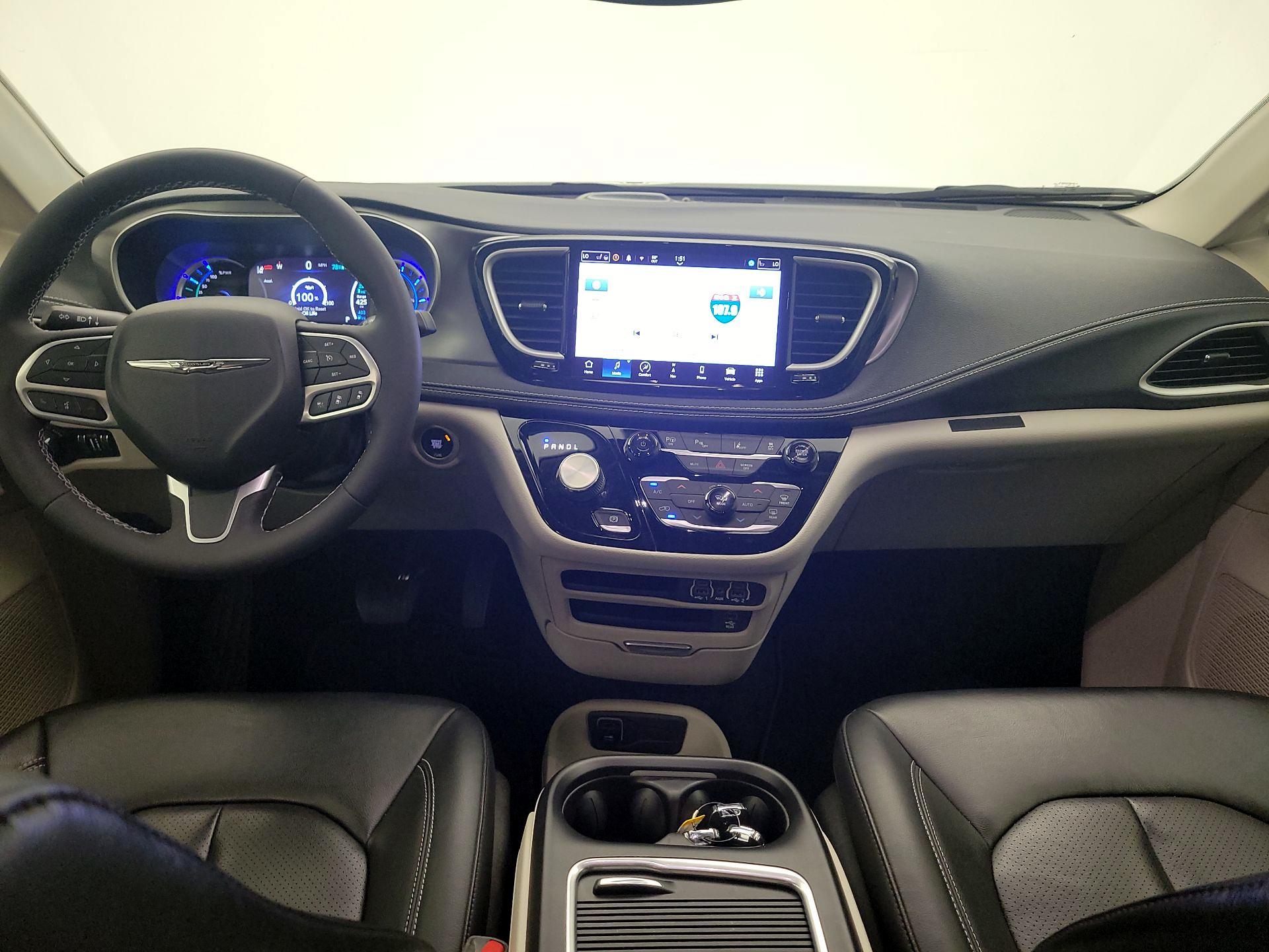 Thumbnail: 2022 Chrysler Pacifica - 9