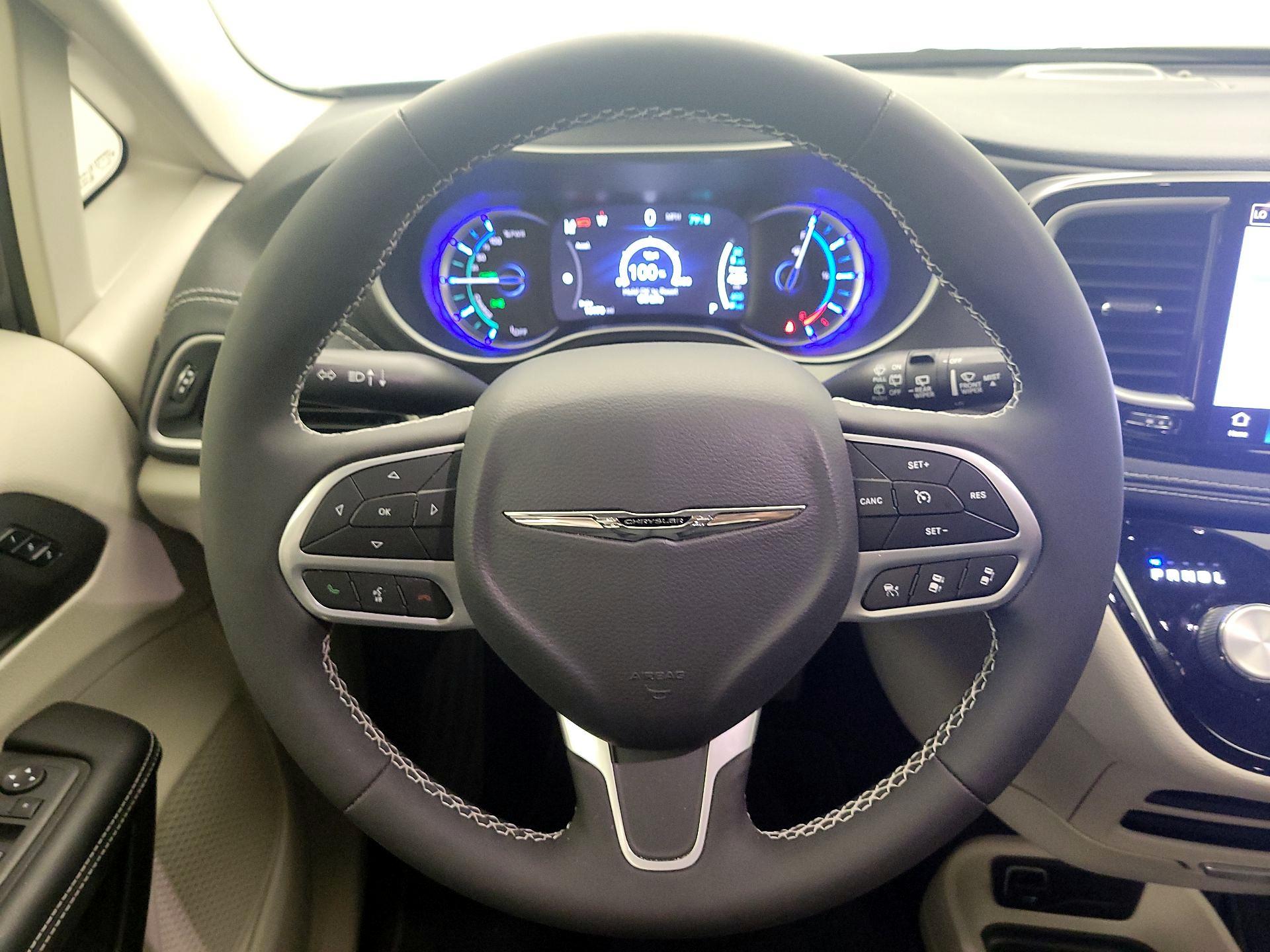 Thumbnail: 2022 Chrysler Pacifica - 10