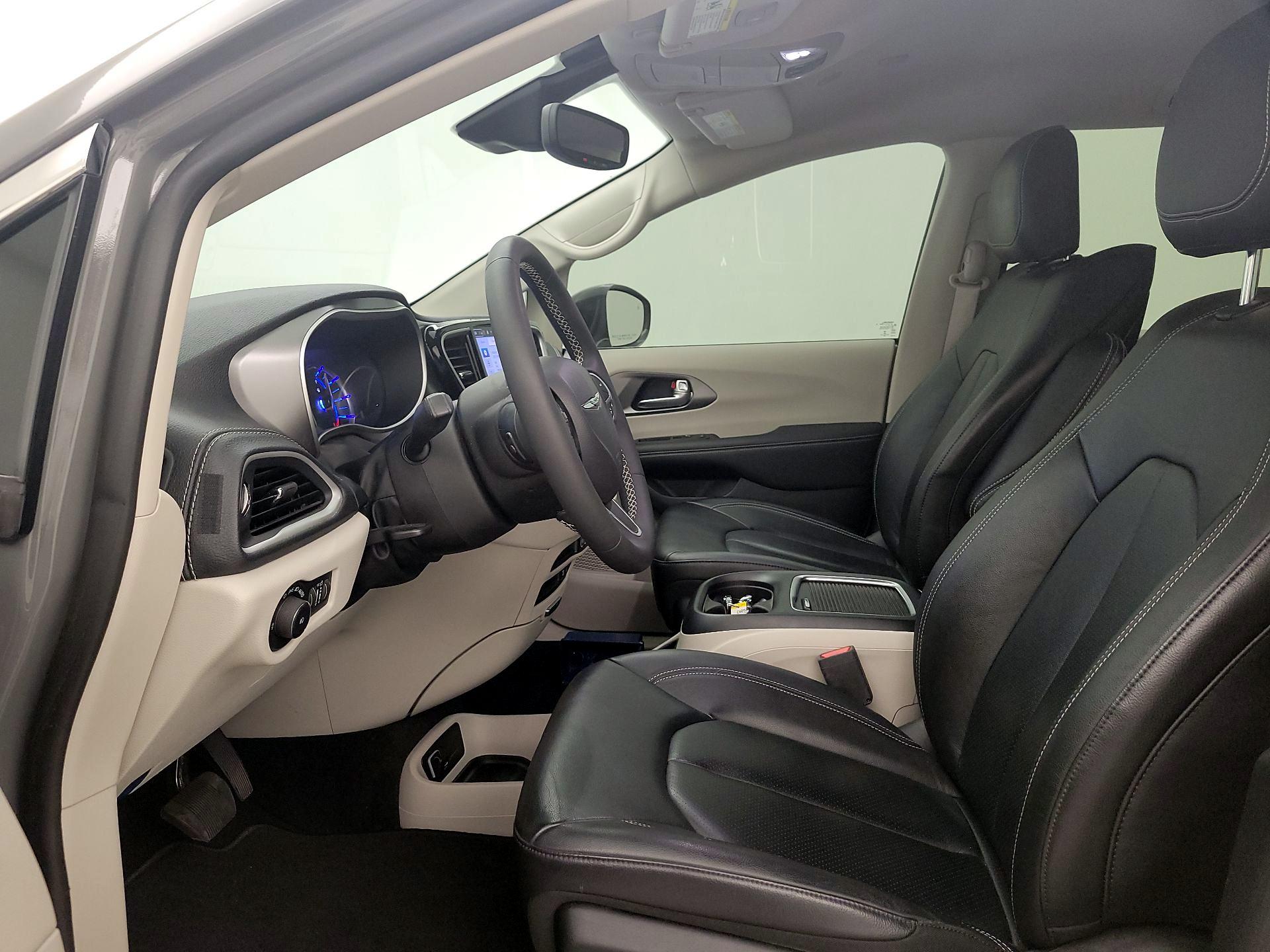 Thumbnail: 2022 Chrysler Pacifica - 11