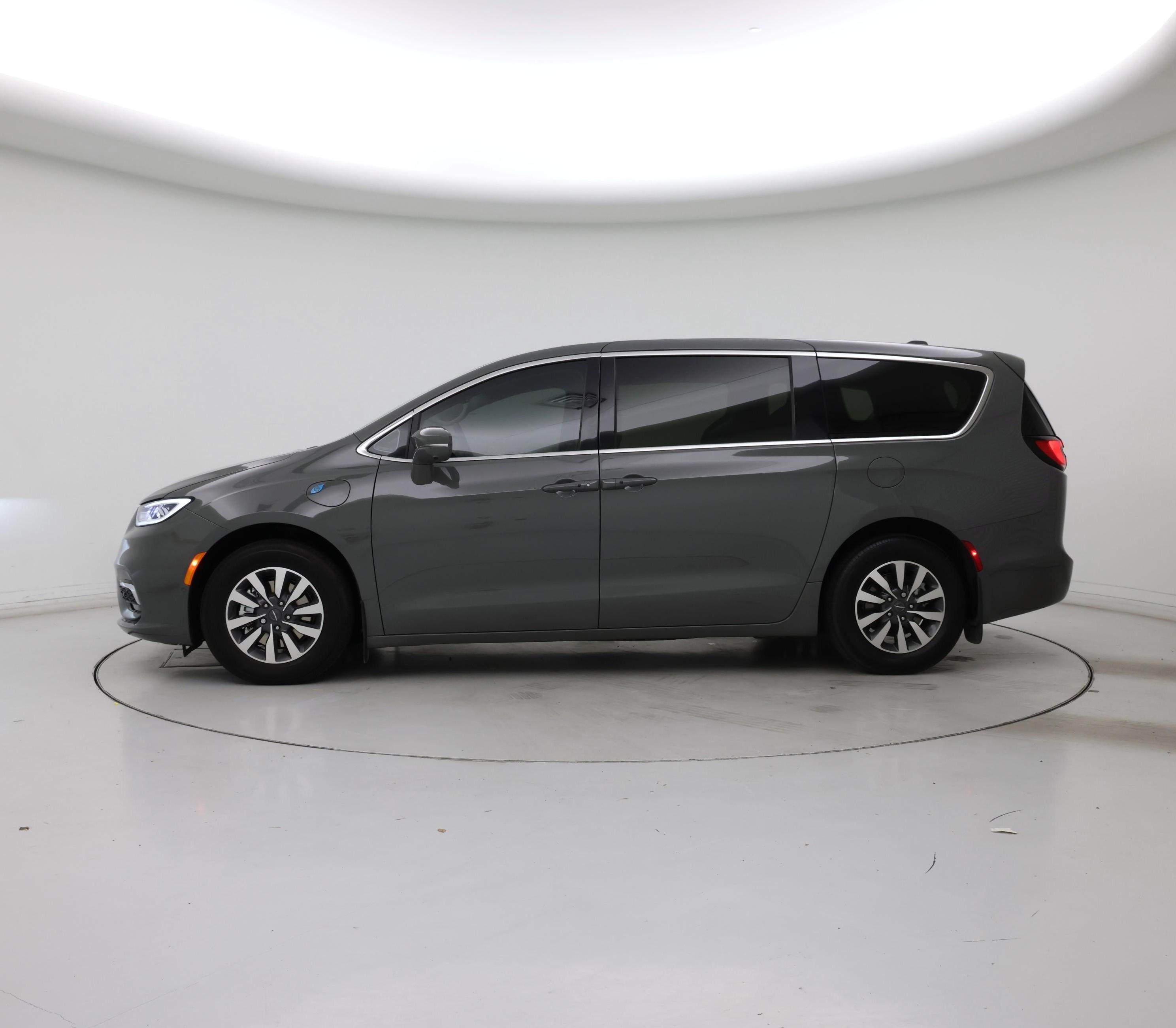 Thumbnail: 2022 Chrysler Pacifica - 3