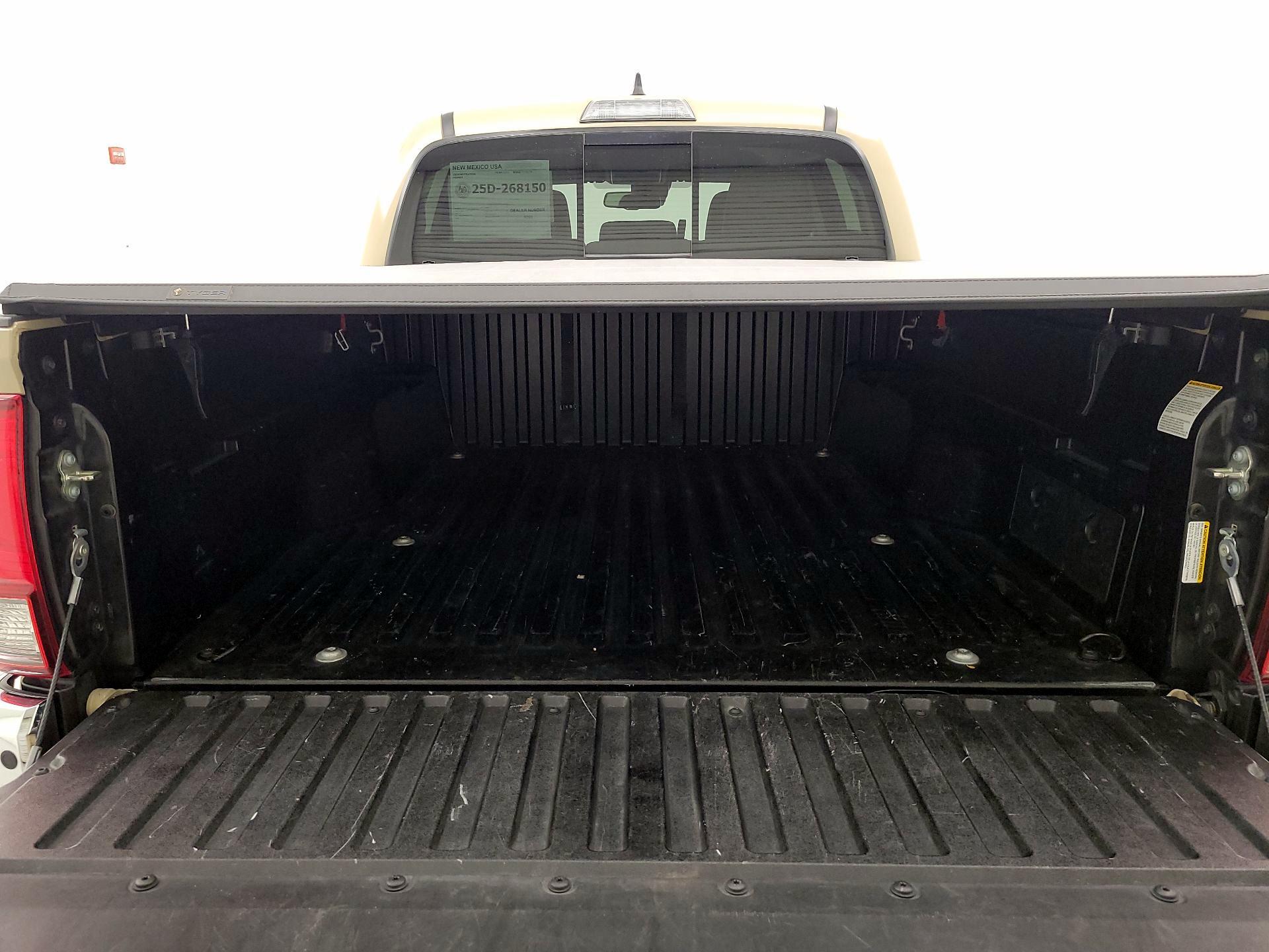 Thumbnail: 2019 Toyota Tacoma - 20
