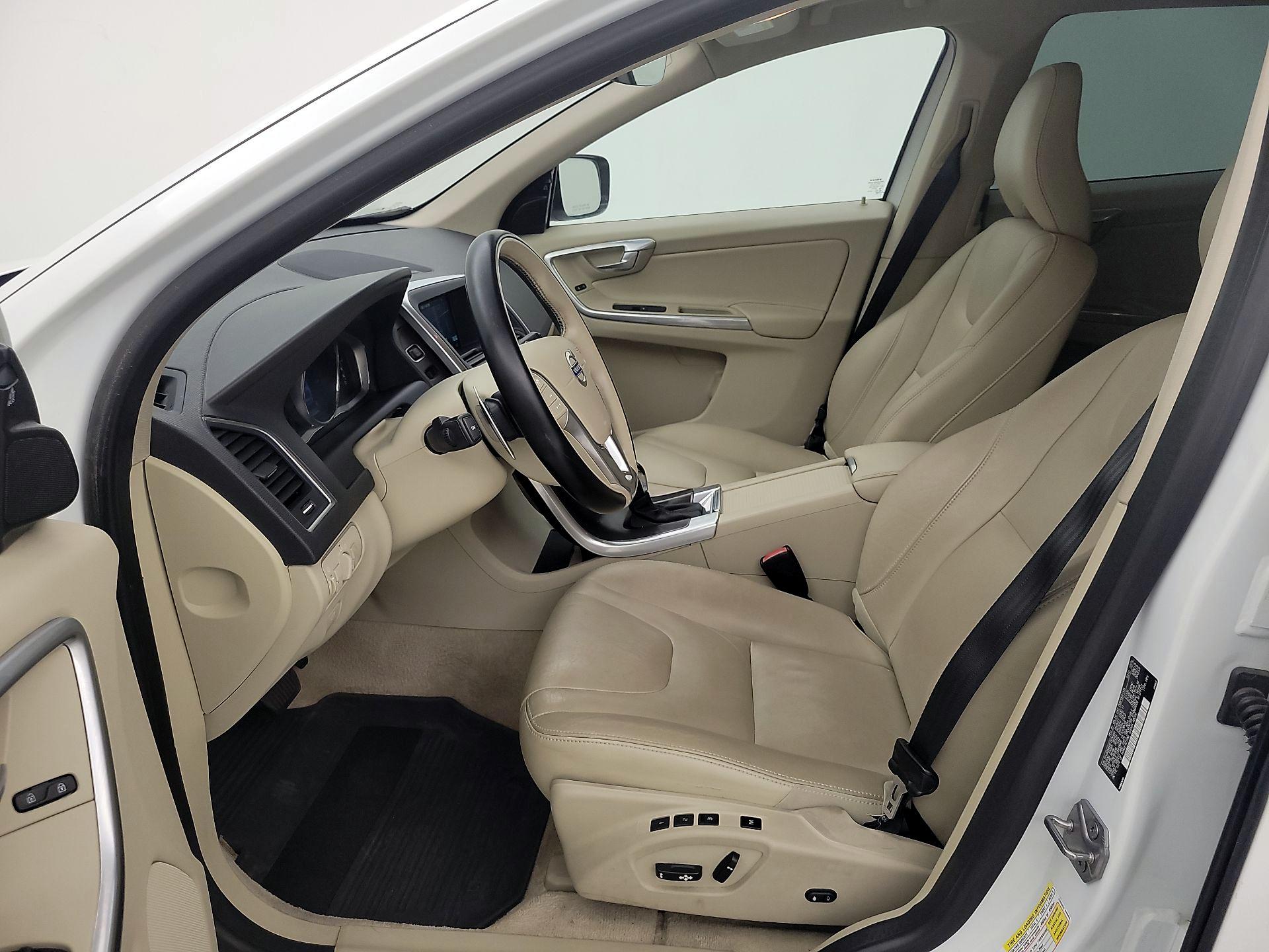 Thumbnail: 2015 Volvo XC60 - 11