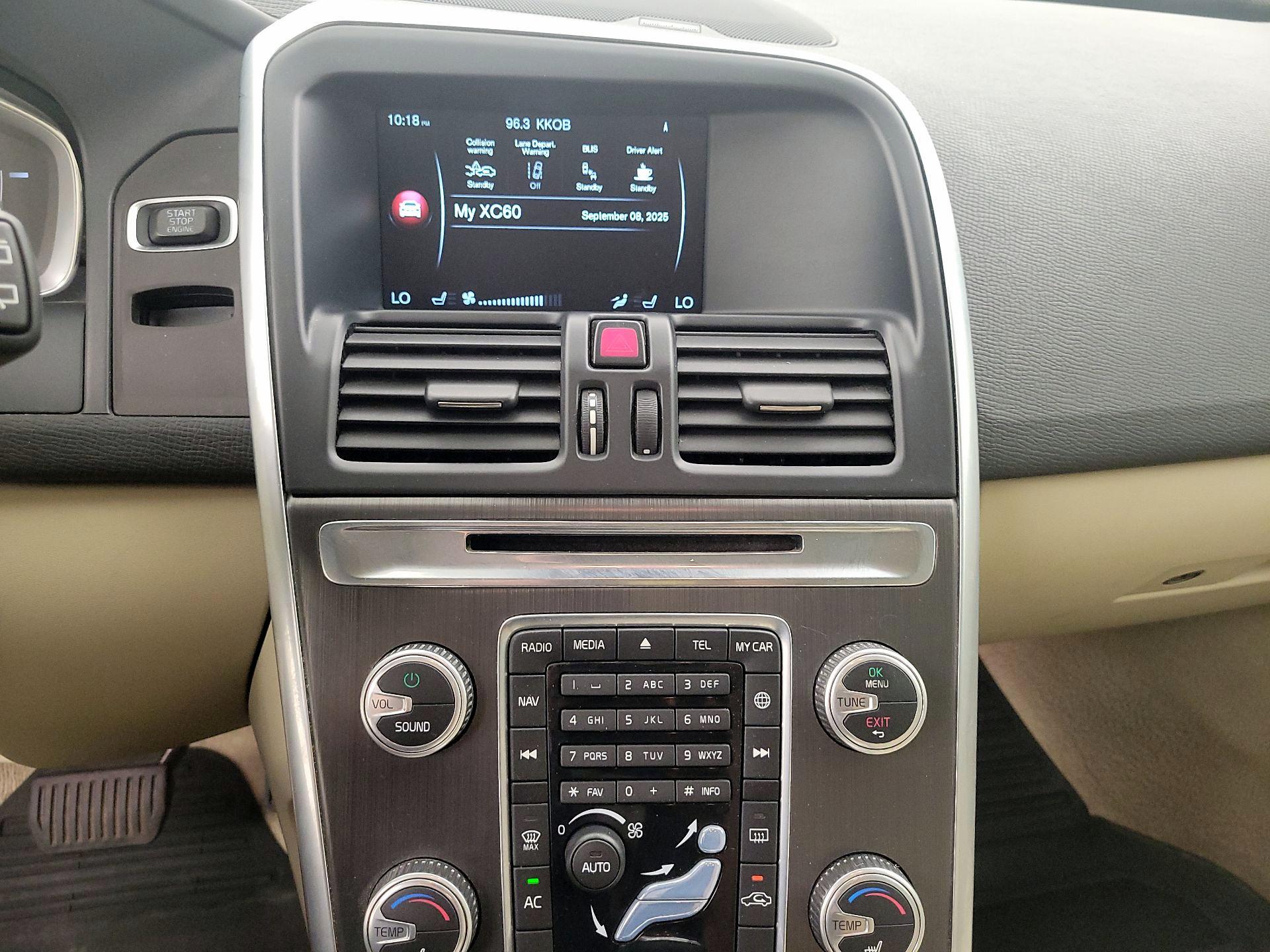 Thumbnail: 2015 Volvo XC60 - 15