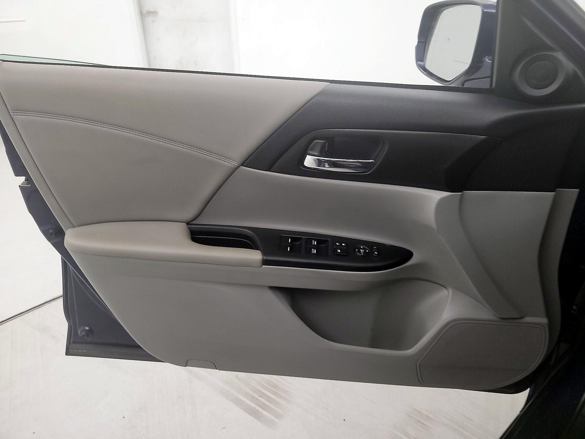 Thumbnail: 2015 Honda Accord - 12