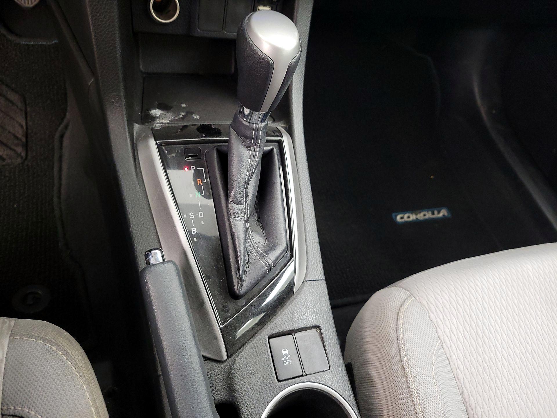 Thumbnail: 2015 Toyota Corolla - 17