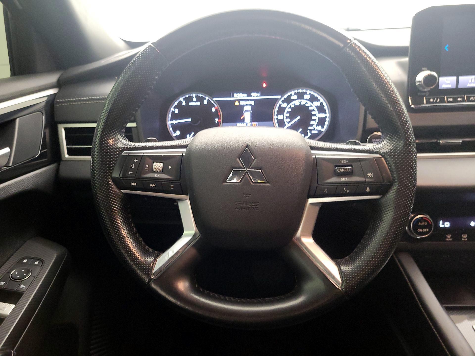 Thumbnail: 2022 Mitsubishi Outlander - 10