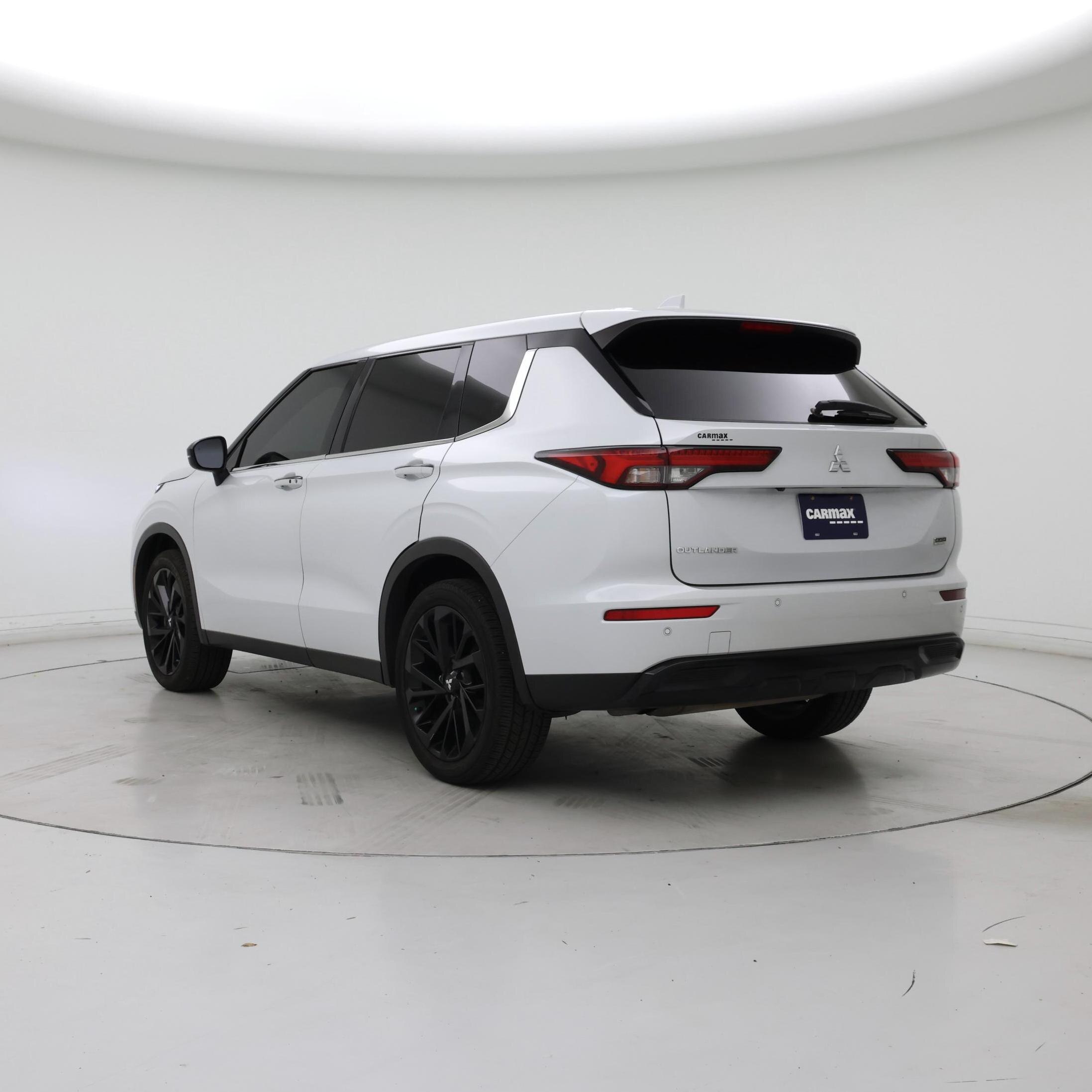 Thumbnail: 2022 Mitsubishi Outlander - 2