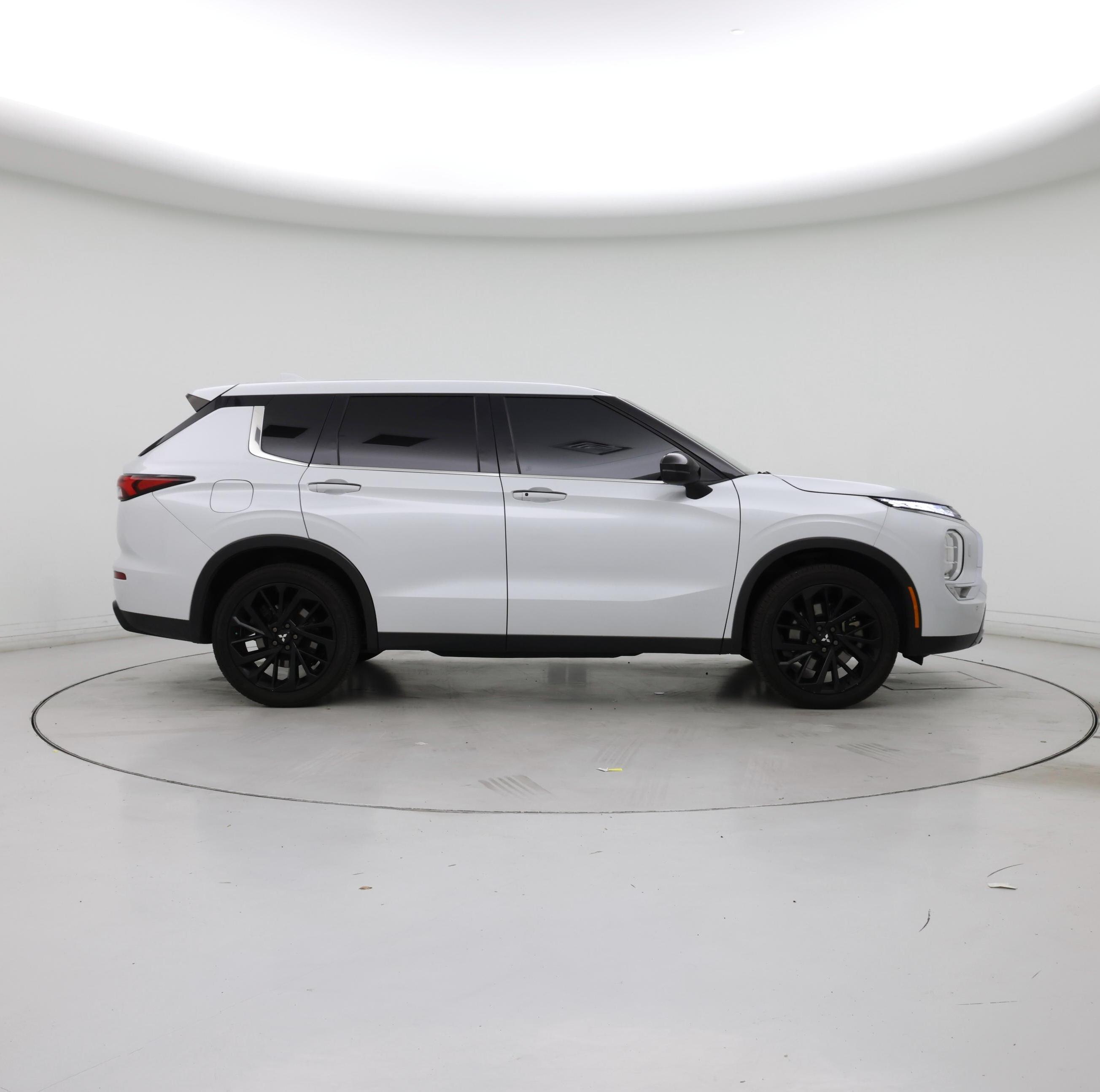 Thumbnail: 2022 Mitsubishi Outlander - 7