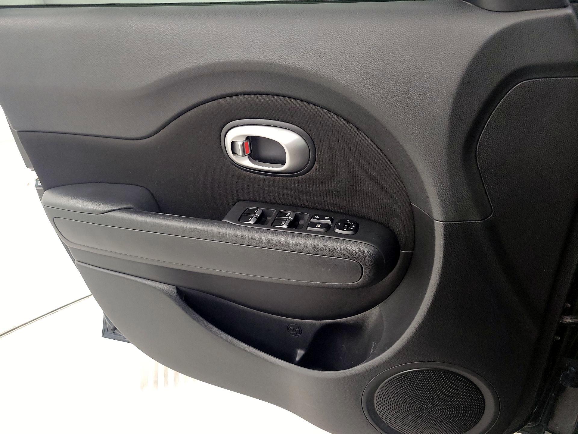 Thumbnail: 2017 Kia Soul - 12