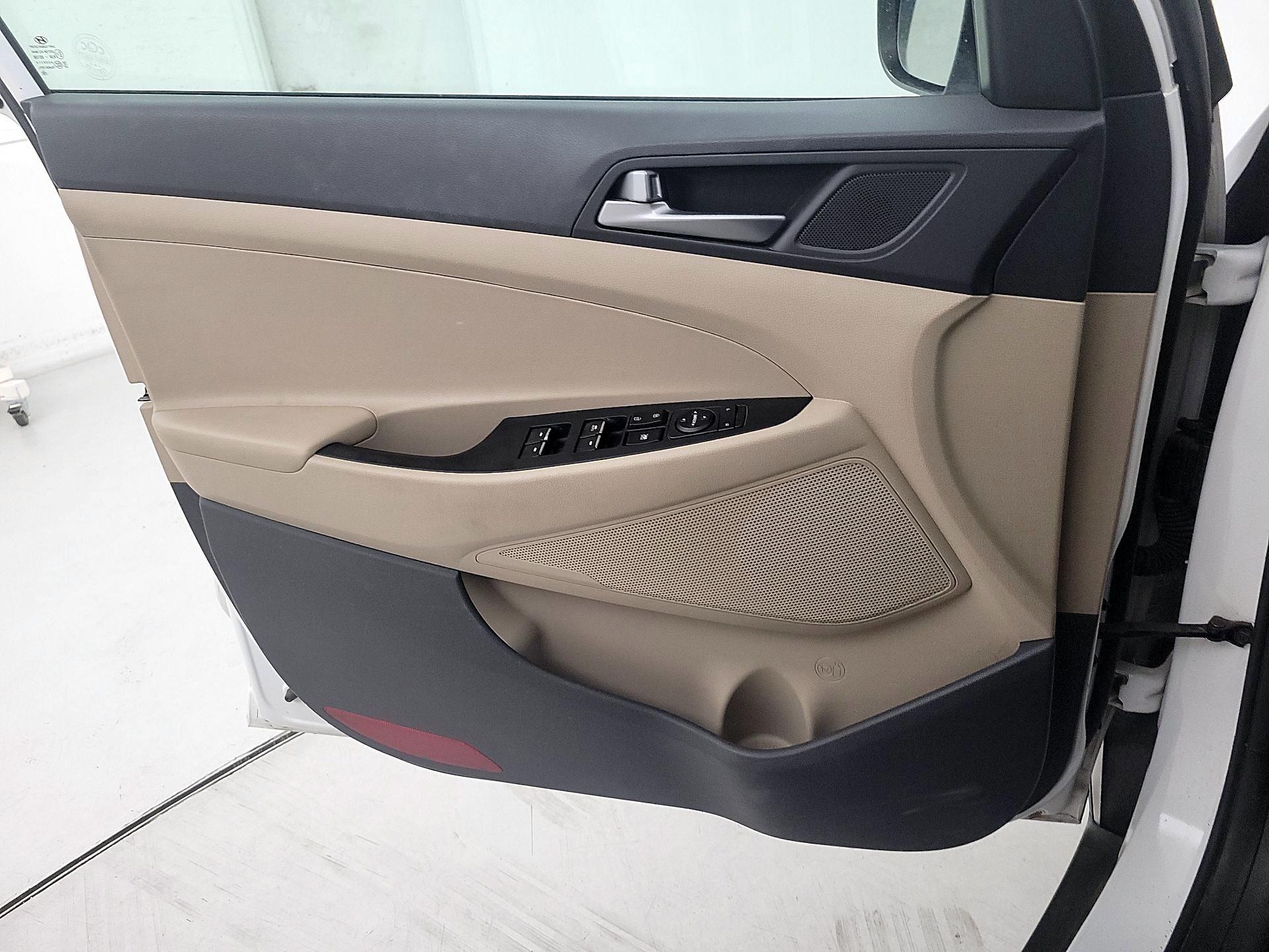 Thumbnail: 2016 Hyundai Tucson - 12