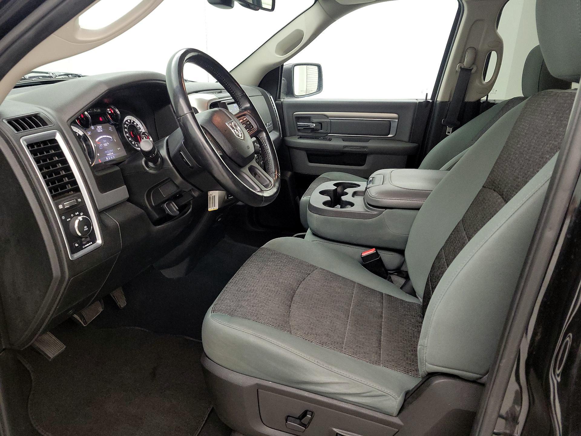 Thumbnail: 2019 RAM 1500 Classic - 11