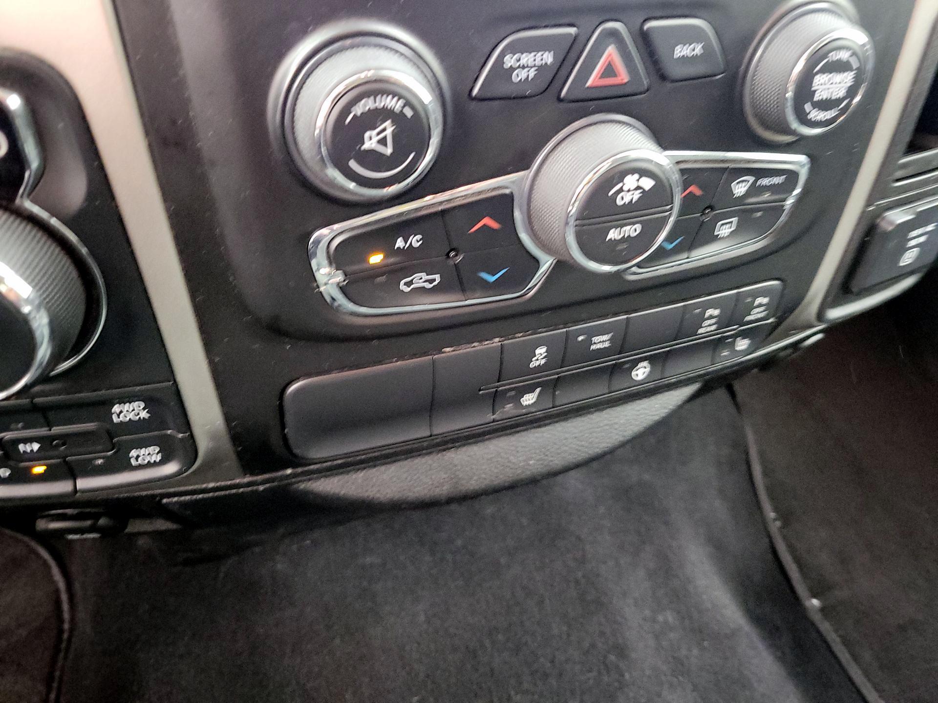 Thumbnail: 2019 RAM 1500 Classic - 14