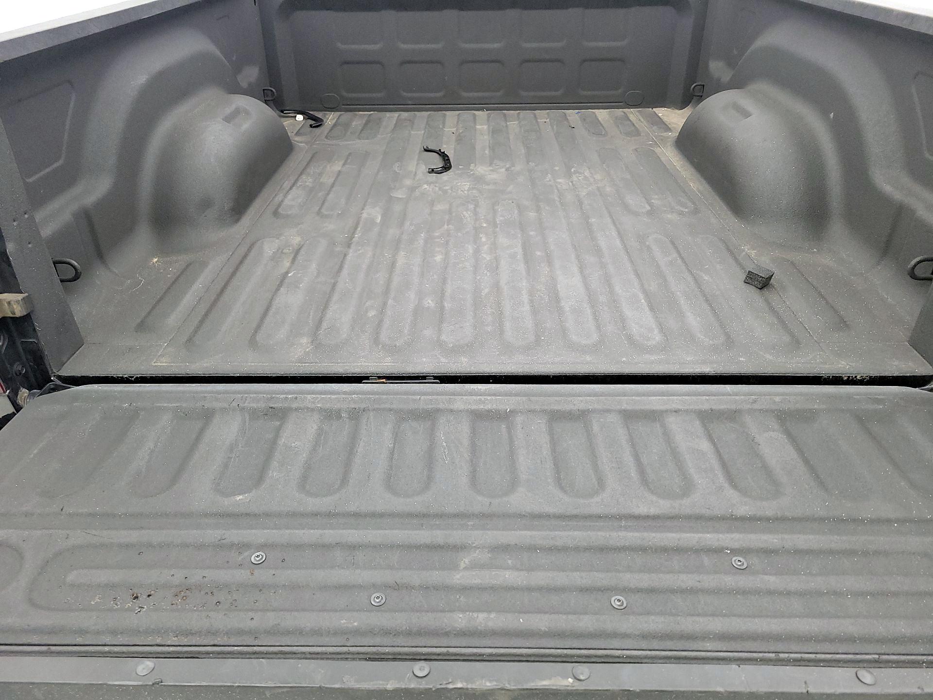 Thumbnail: 2019 RAM 1500 Classic - 16