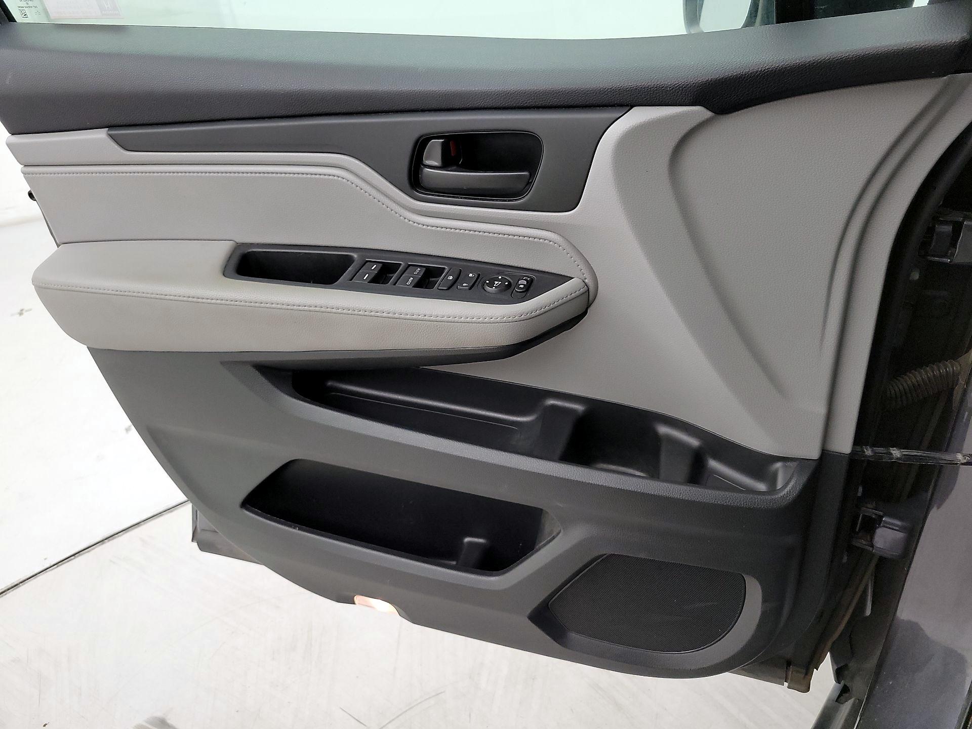 Thumbnail: 2019 Honda Odyssey - 12
