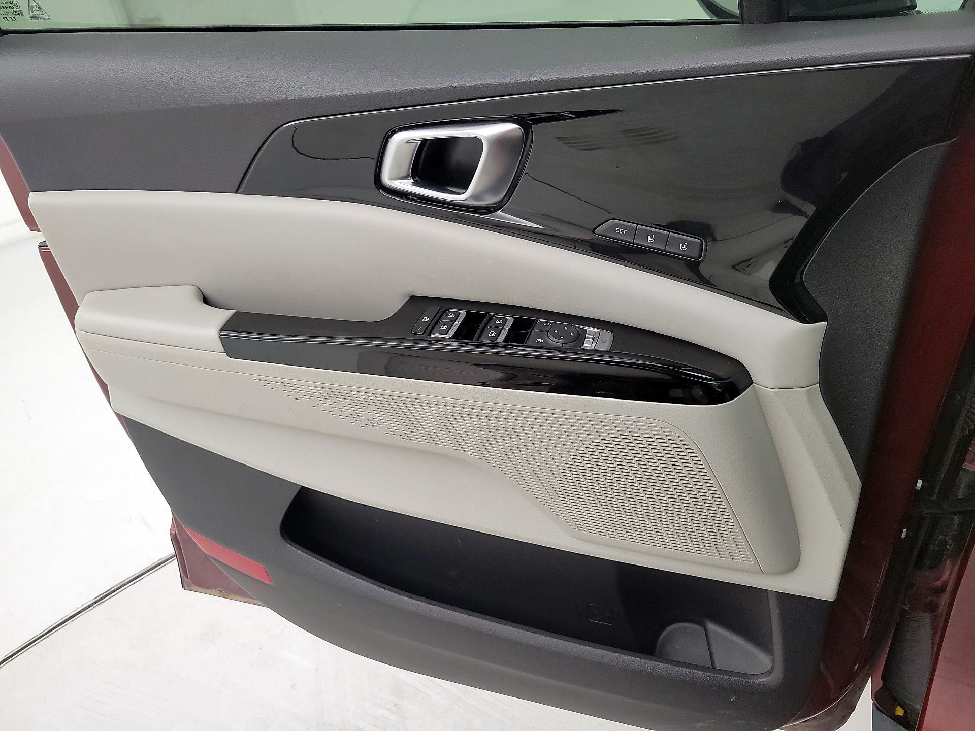 Thumbnail: 2023 Kia Carnival - 12