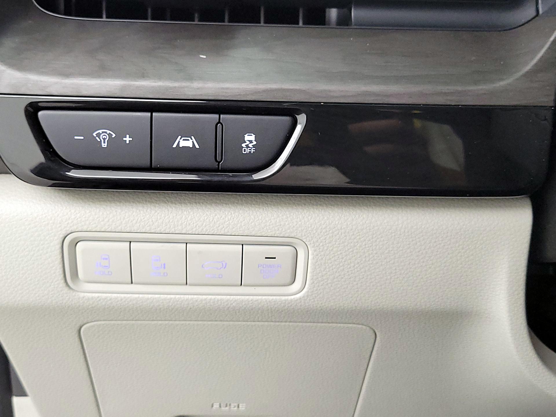 Thumbnail: 2023 Kia Carnival - 13