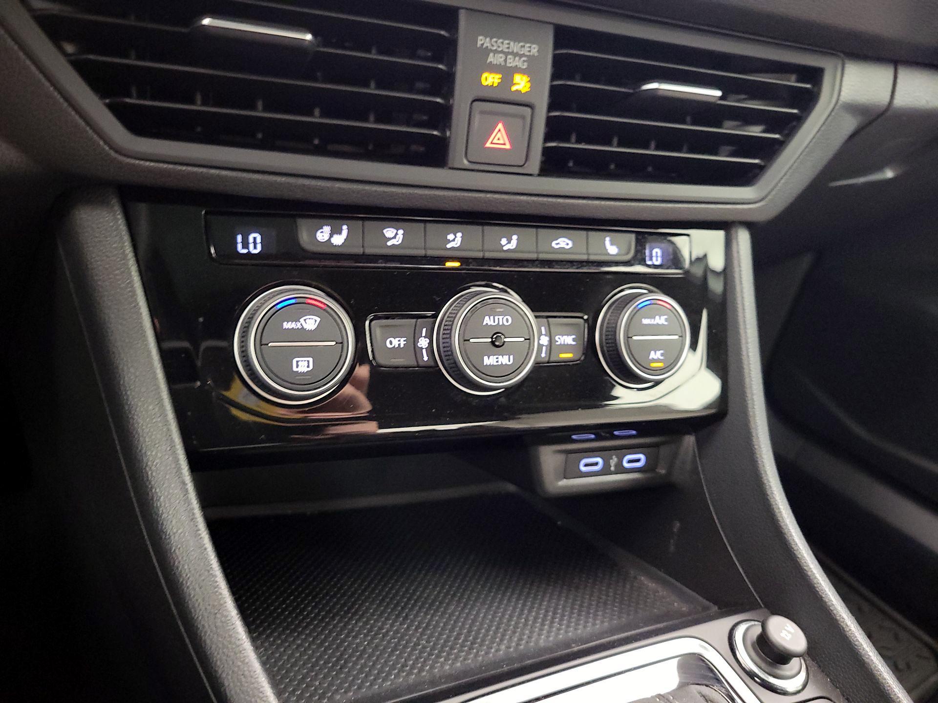 Thumbnail: 2020 Volkswagen Jetta - 16