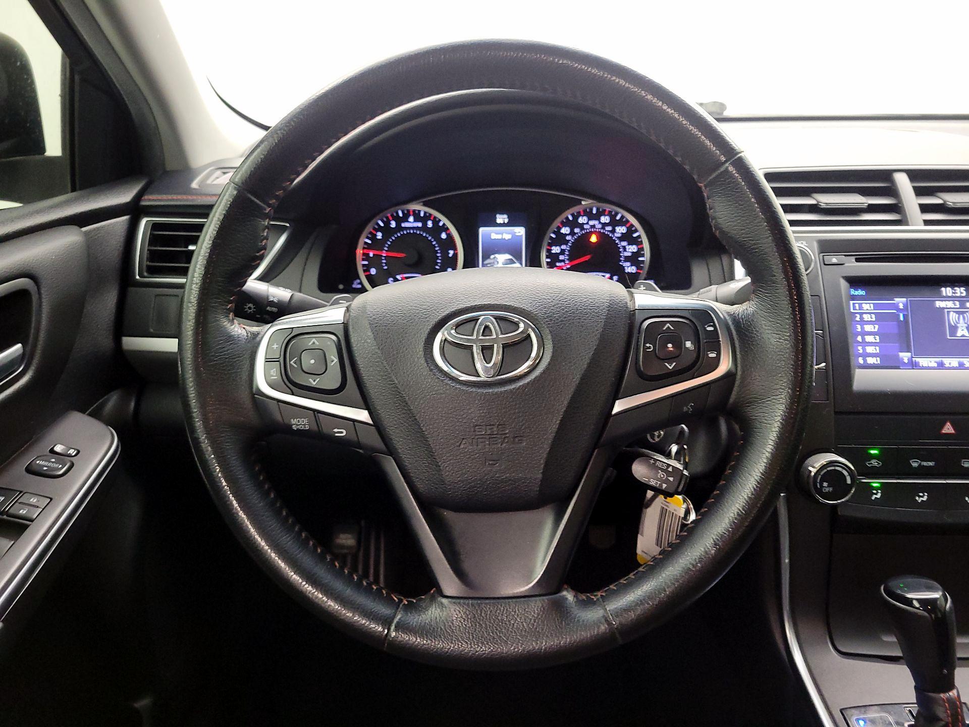 Thumbnail: 2015 Toyota Camry - 10