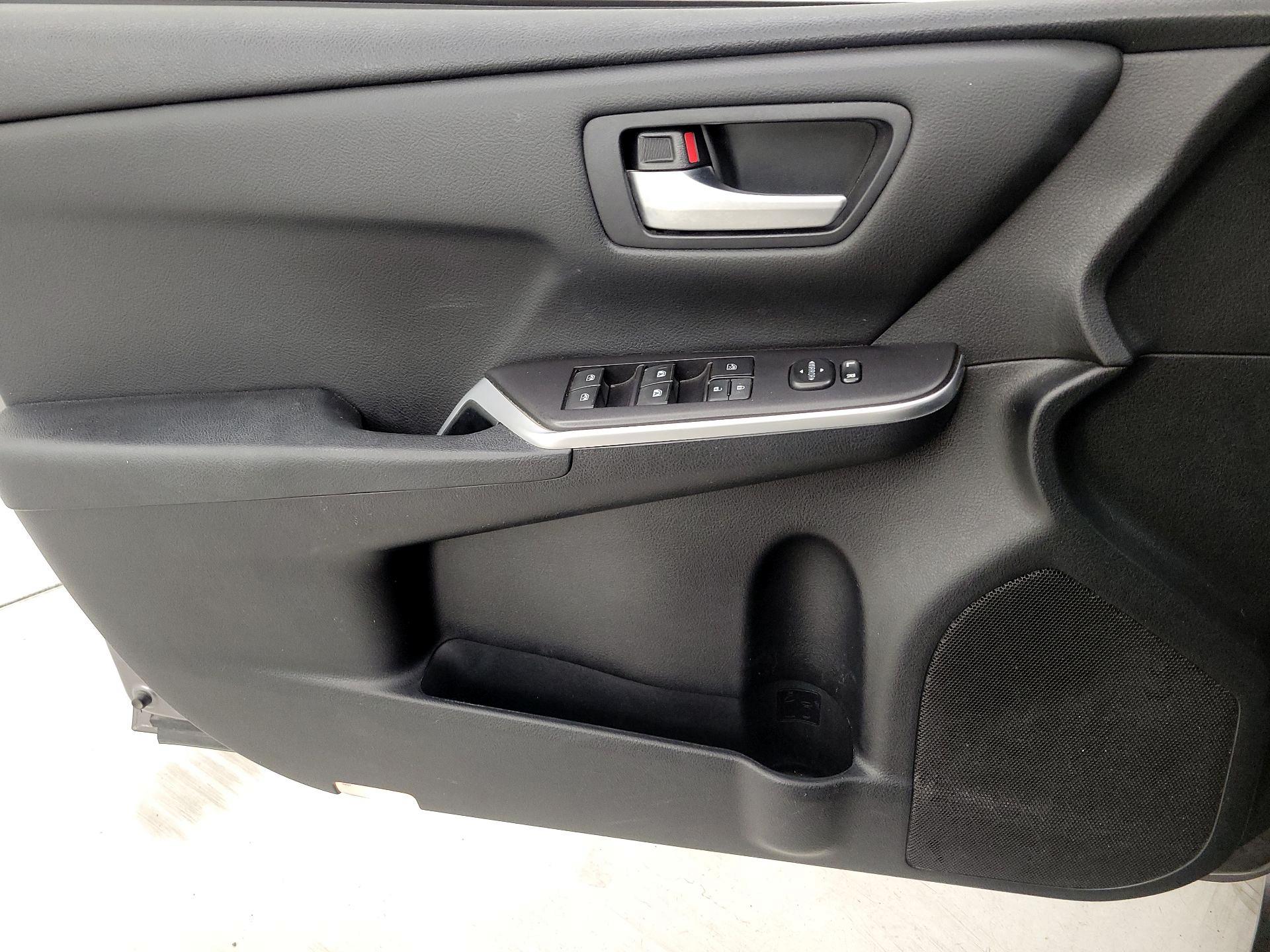Thumbnail: 2015 Toyota Camry - 12