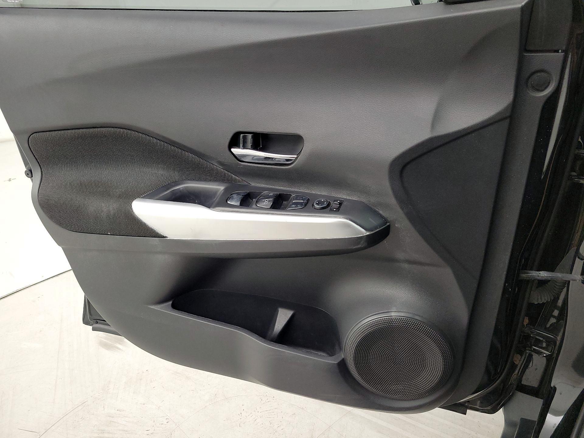 Thumbnail: 2019 Nissan Kicks - 12
