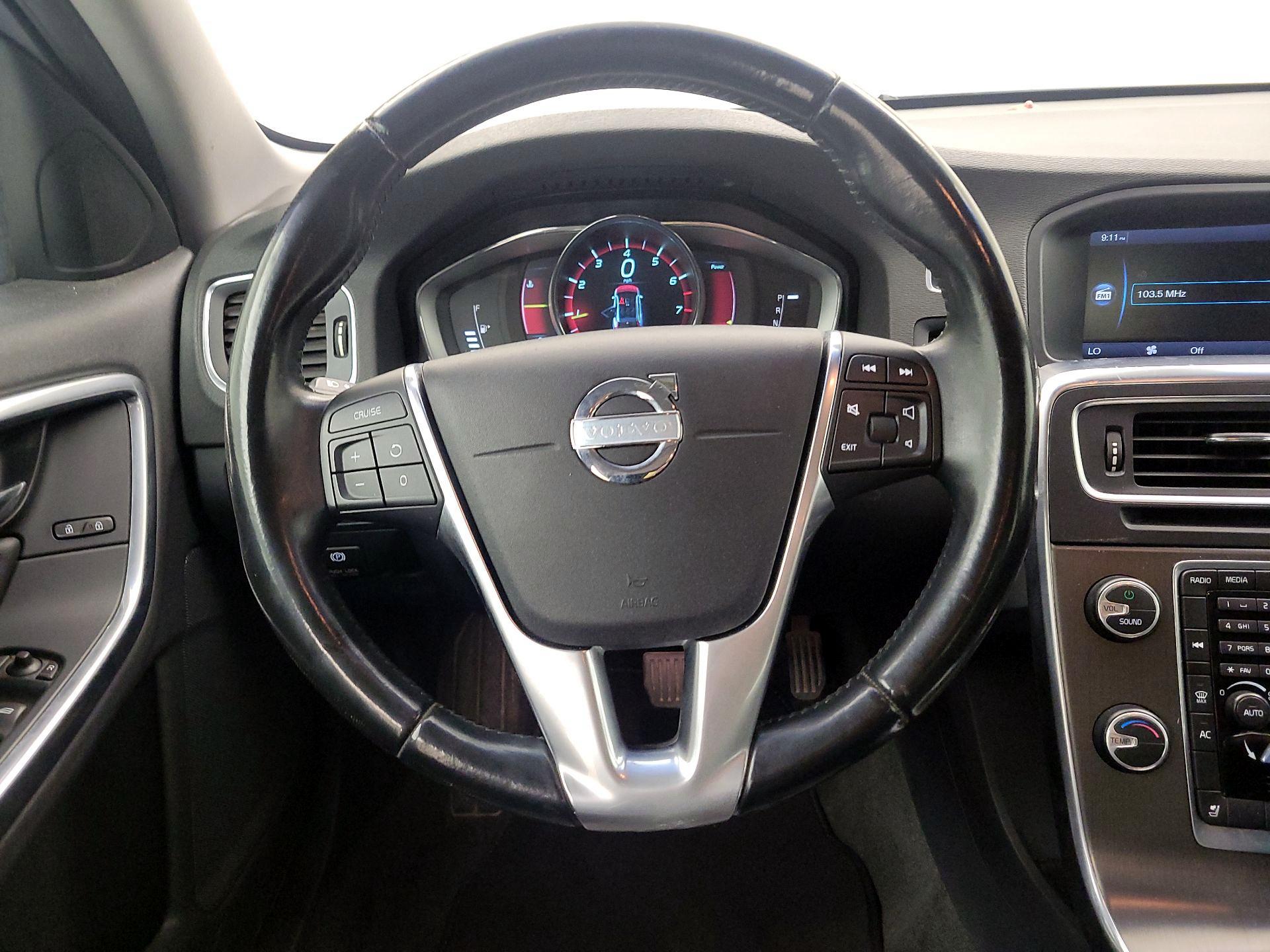 Thumbnail: 2015 Volvo V60 - 10