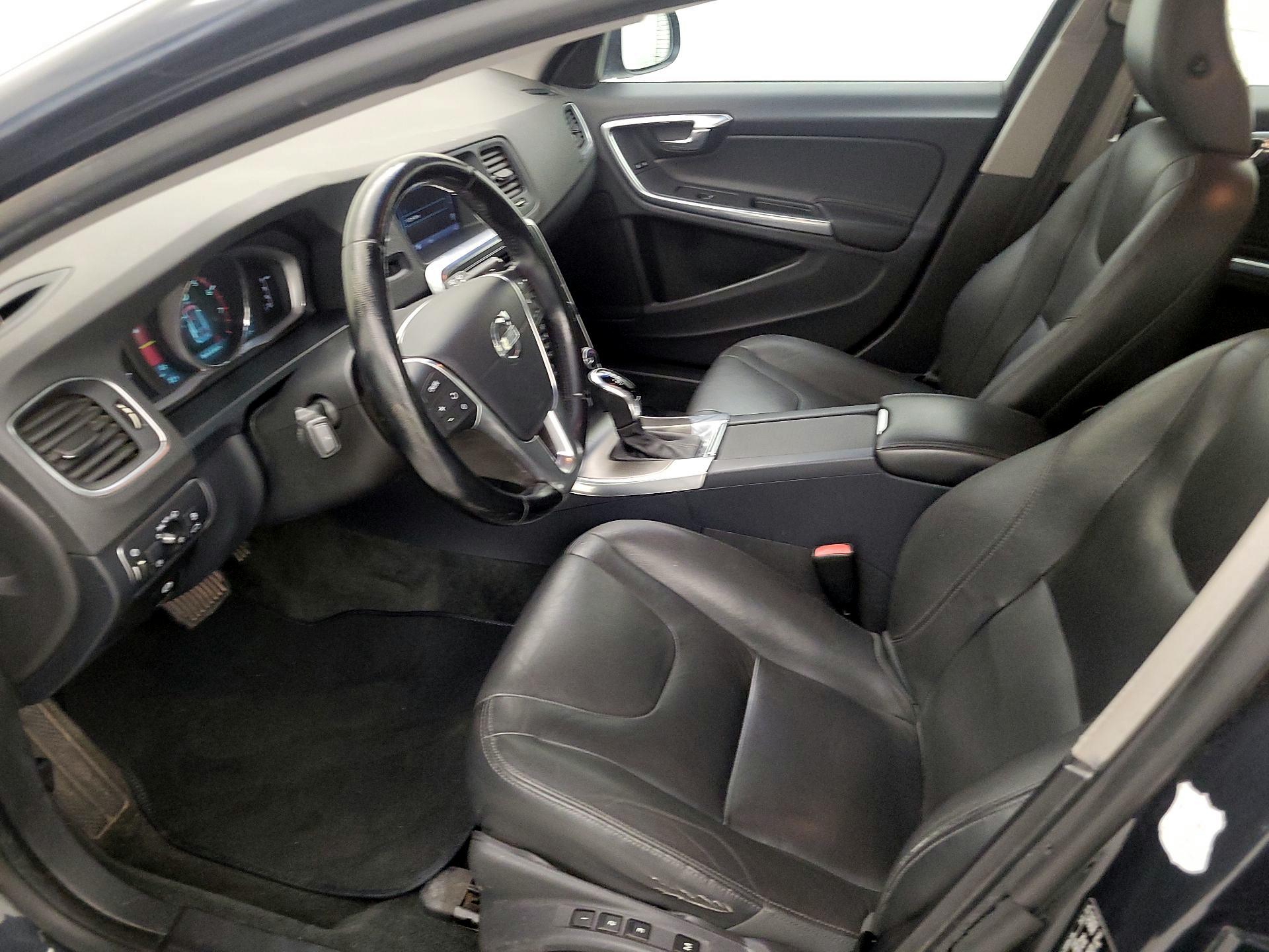 Thumbnail: 2015 Volvo V60 - 11