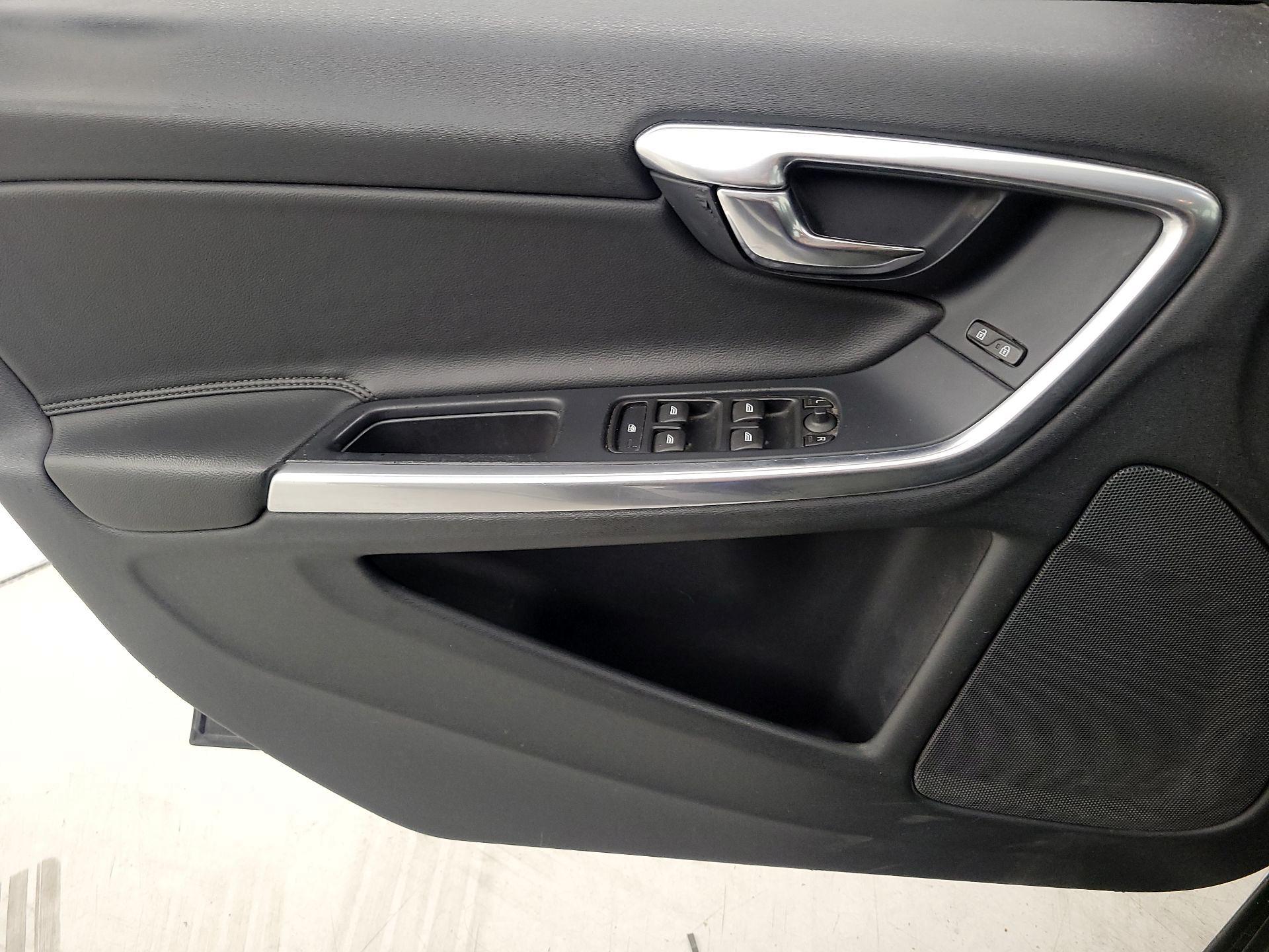 Thumbnail: 2015 Volvo V60 - 12