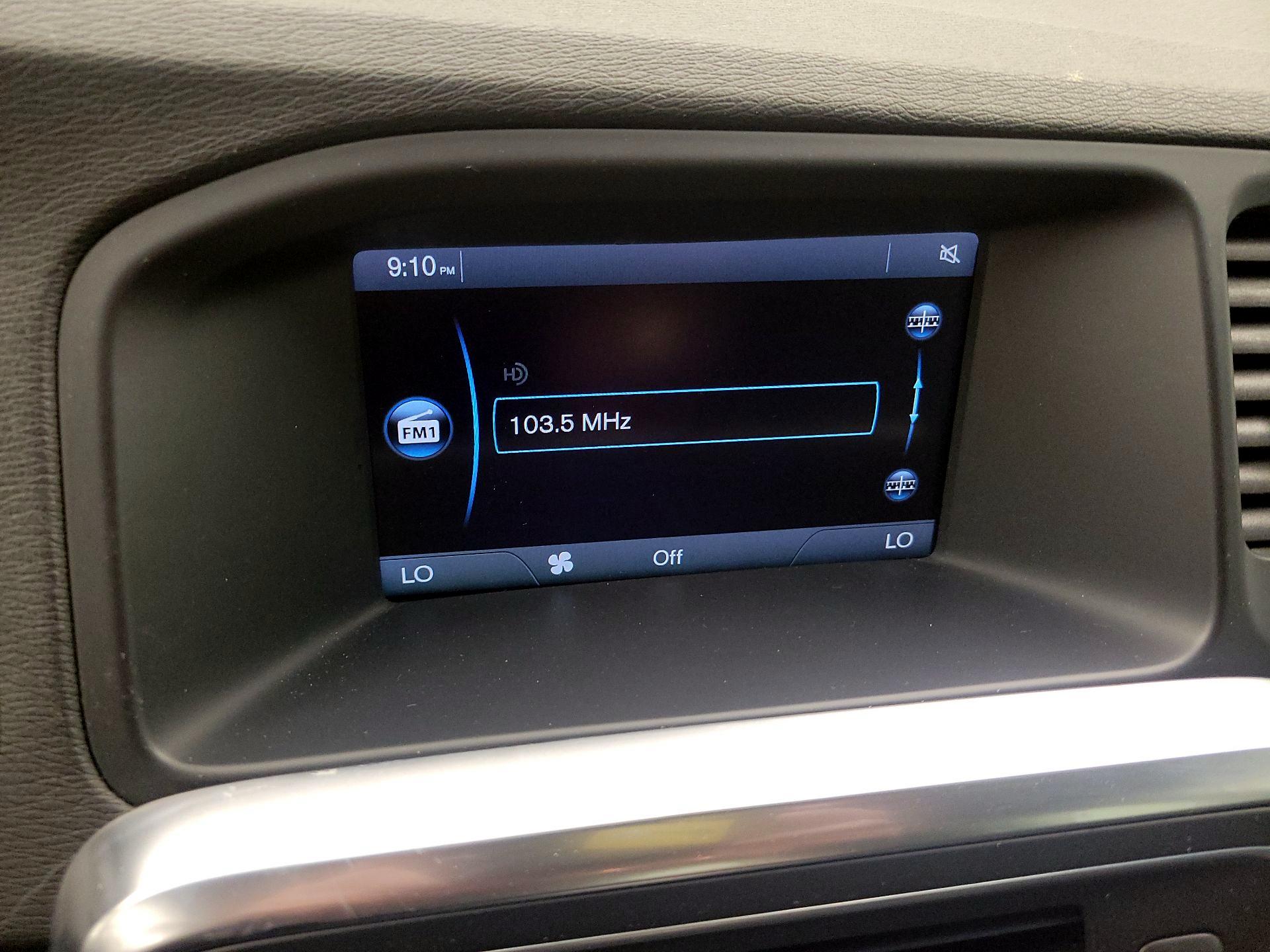 Thumbnail: 2015 Volvo V60 - 13