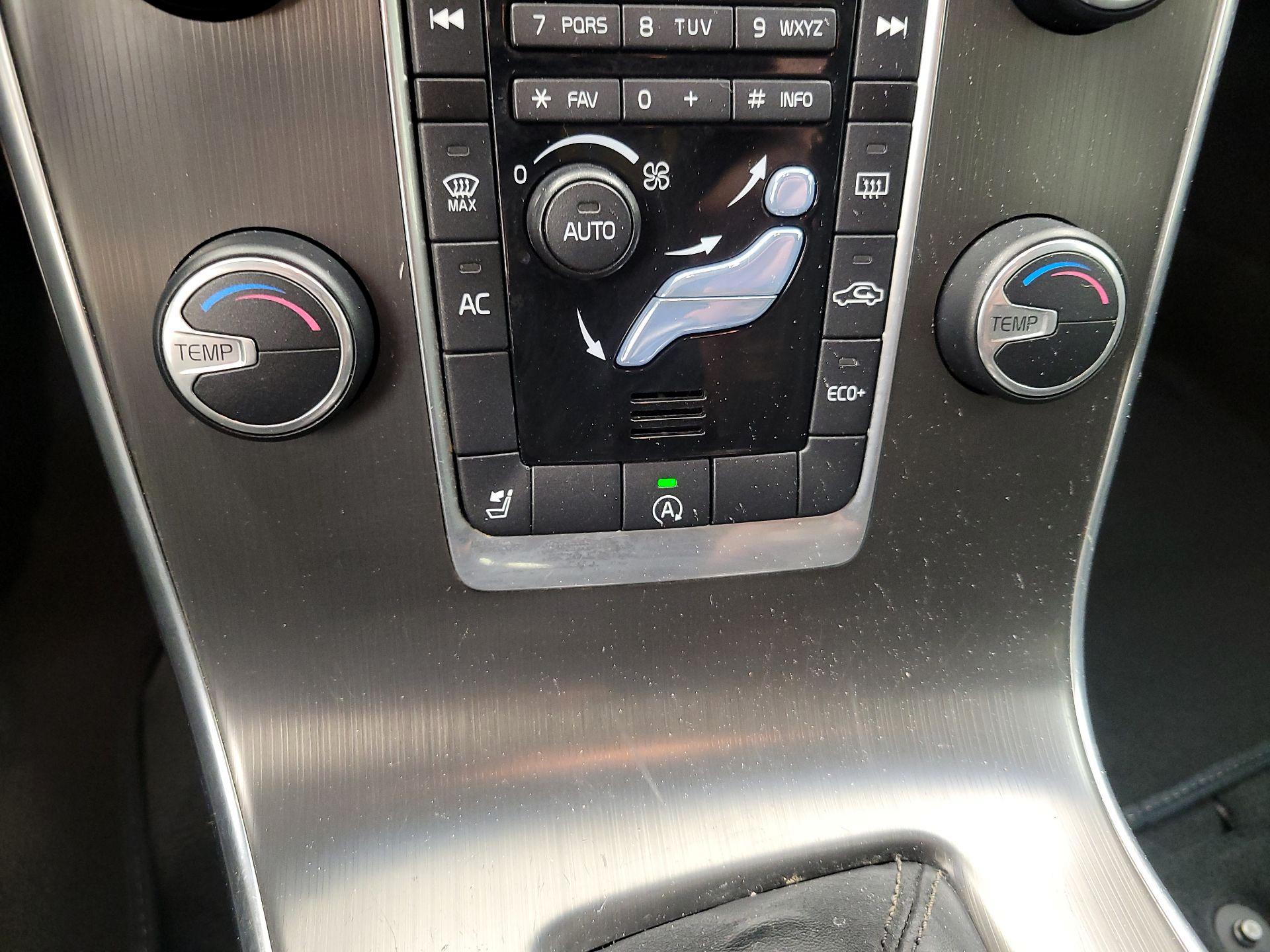 Thumbnail: 2015 Volvo V60 - 14