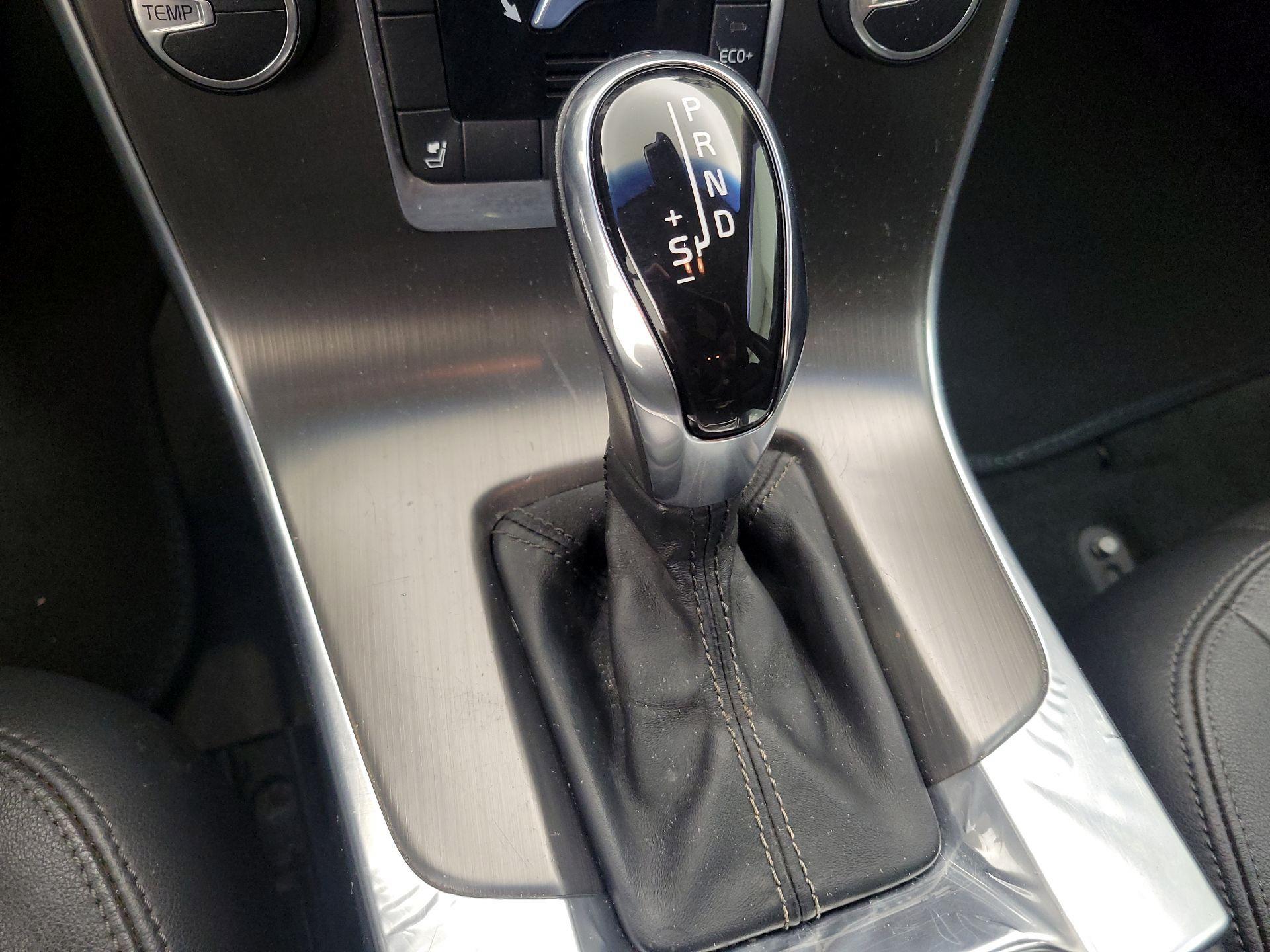 Thumbnail: 2015 Volvo V60 - 15