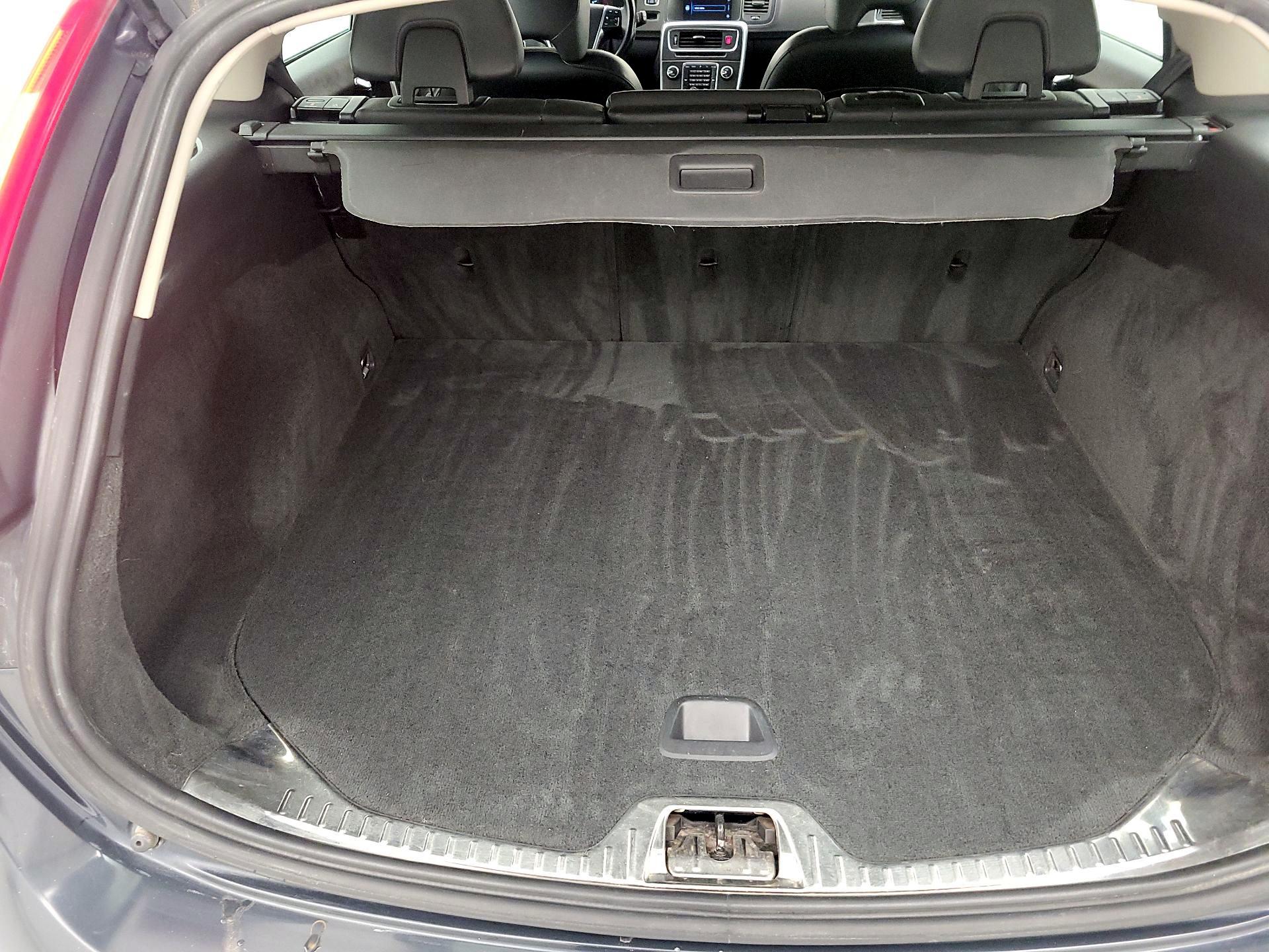 Thumbnail: 2015 Volvo V60 - 16