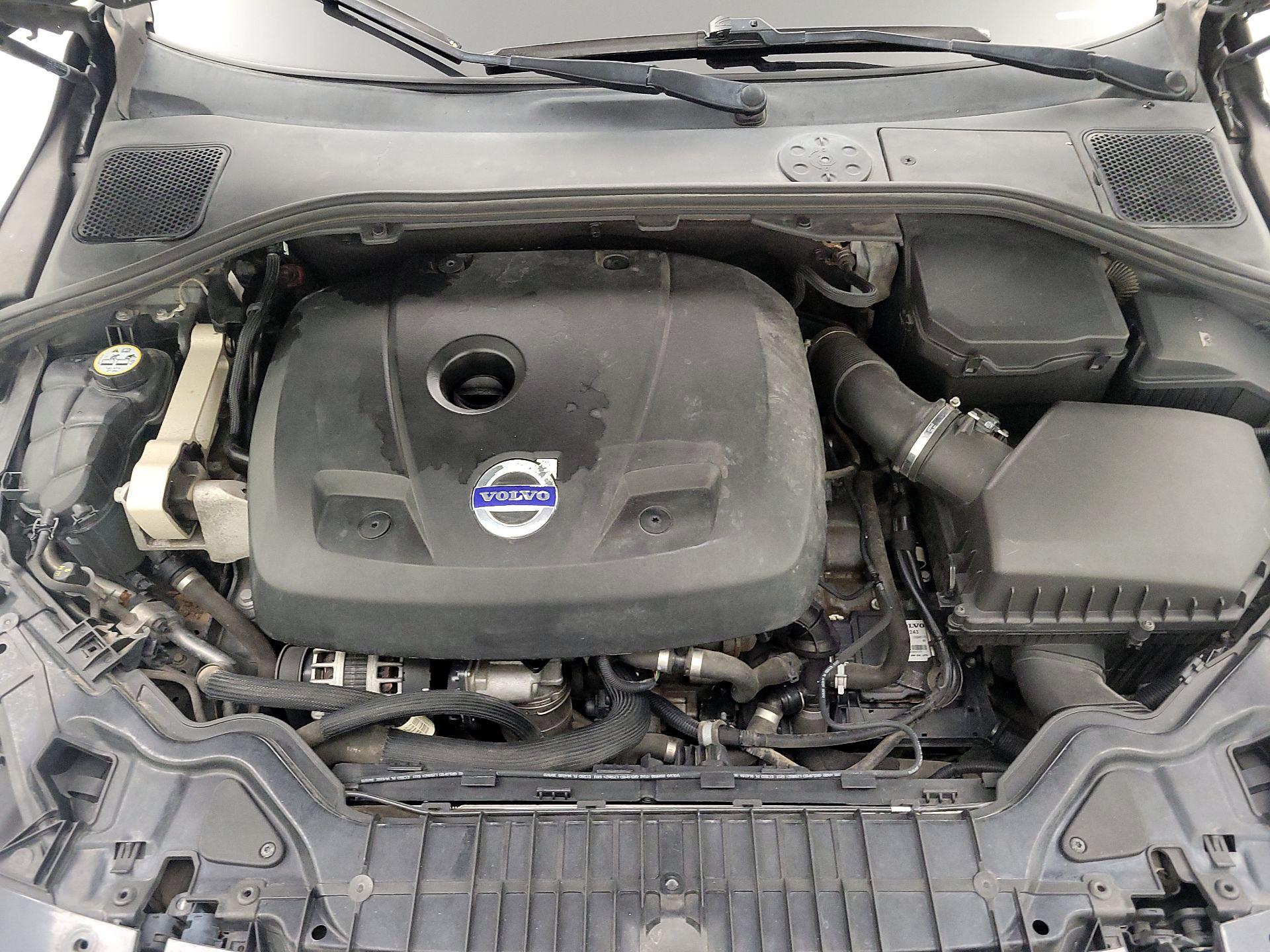 Thumbnail: 2015 Volvo V60 - 17