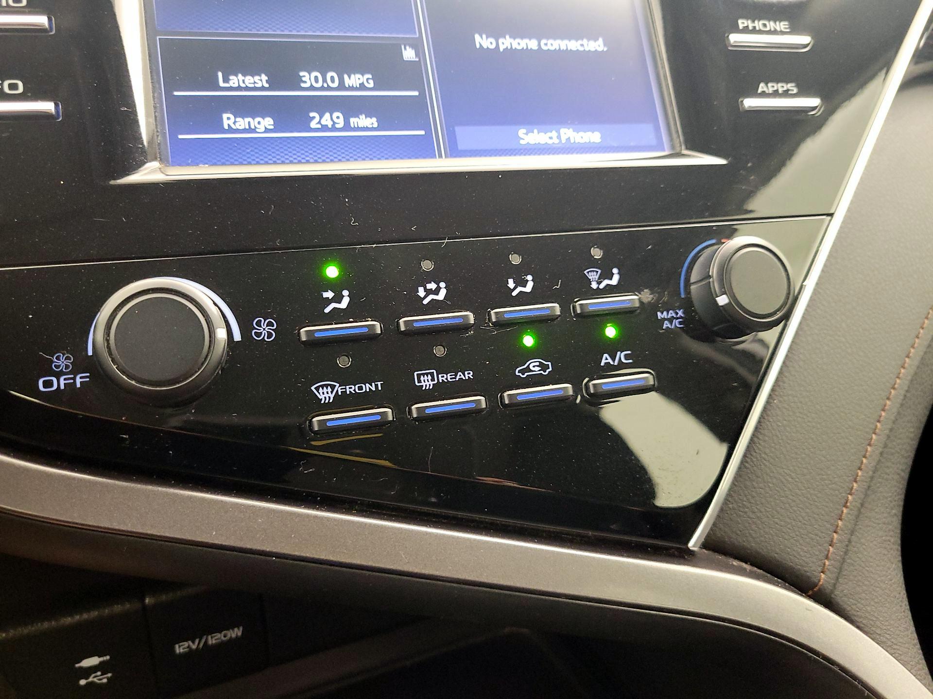 Thumbnail: 2018 Toyota Camry - 16
